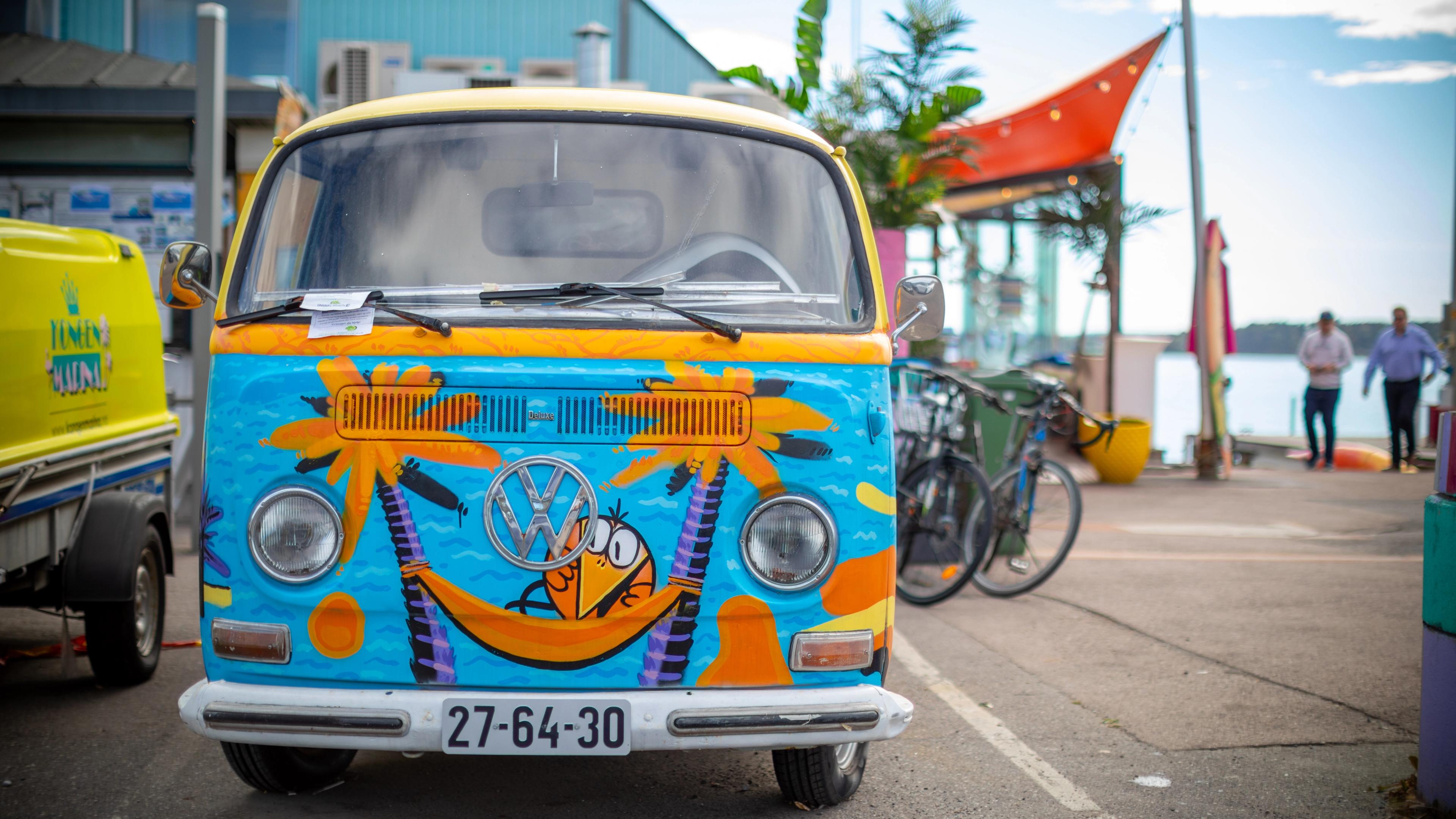 En gammel Volkswagen på Kongen Marina