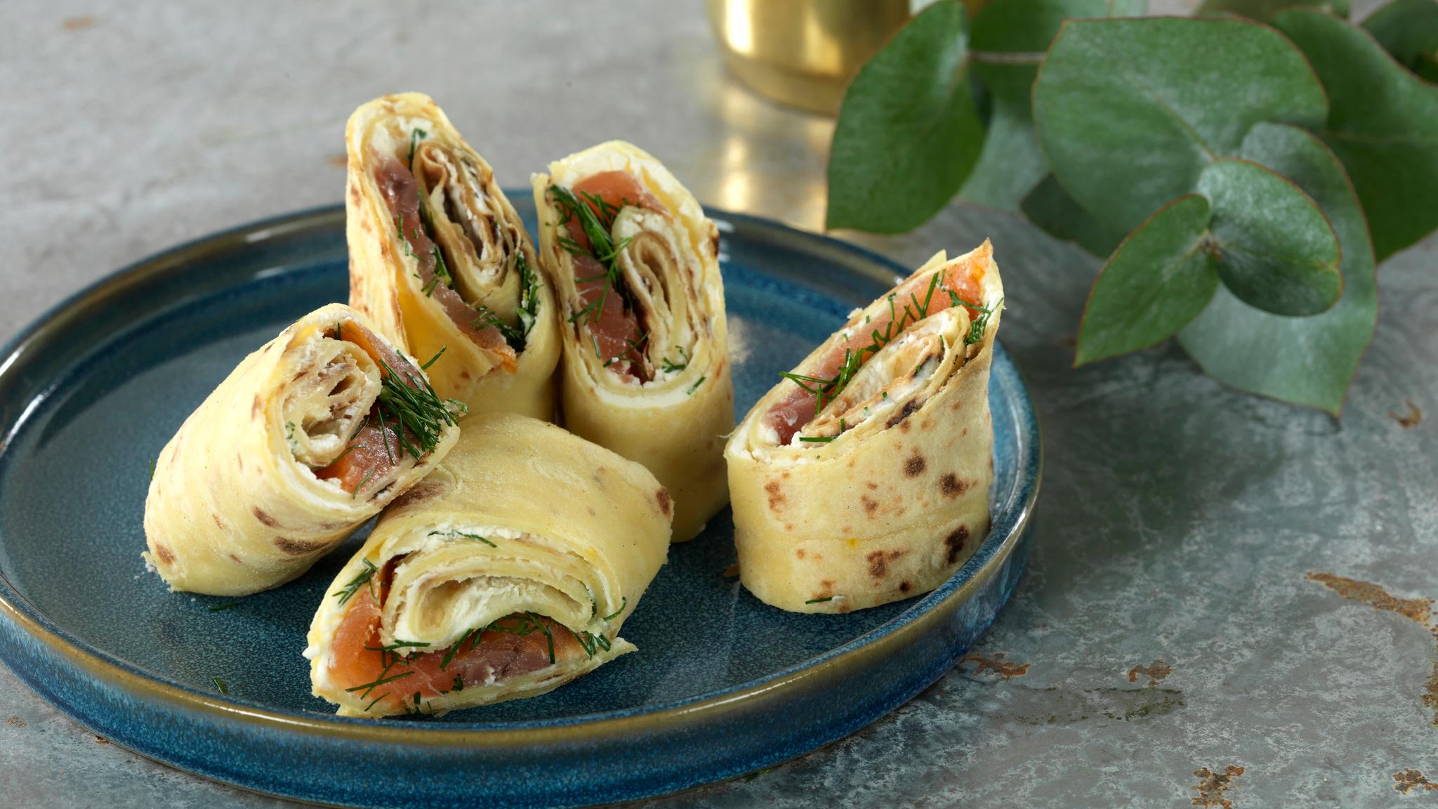 Lefse rolls with smoked salmon