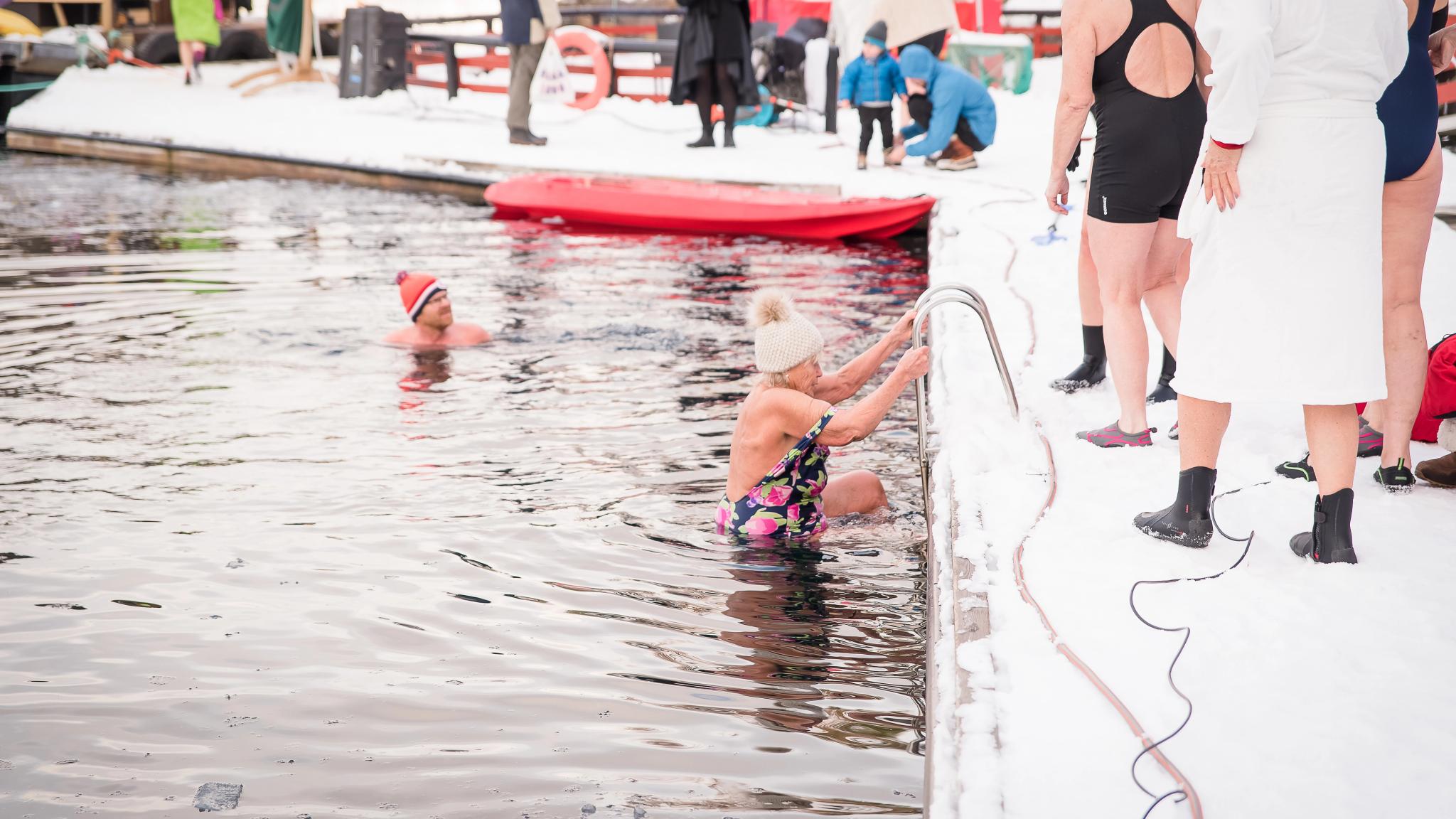 Ice bathing in Åfjord