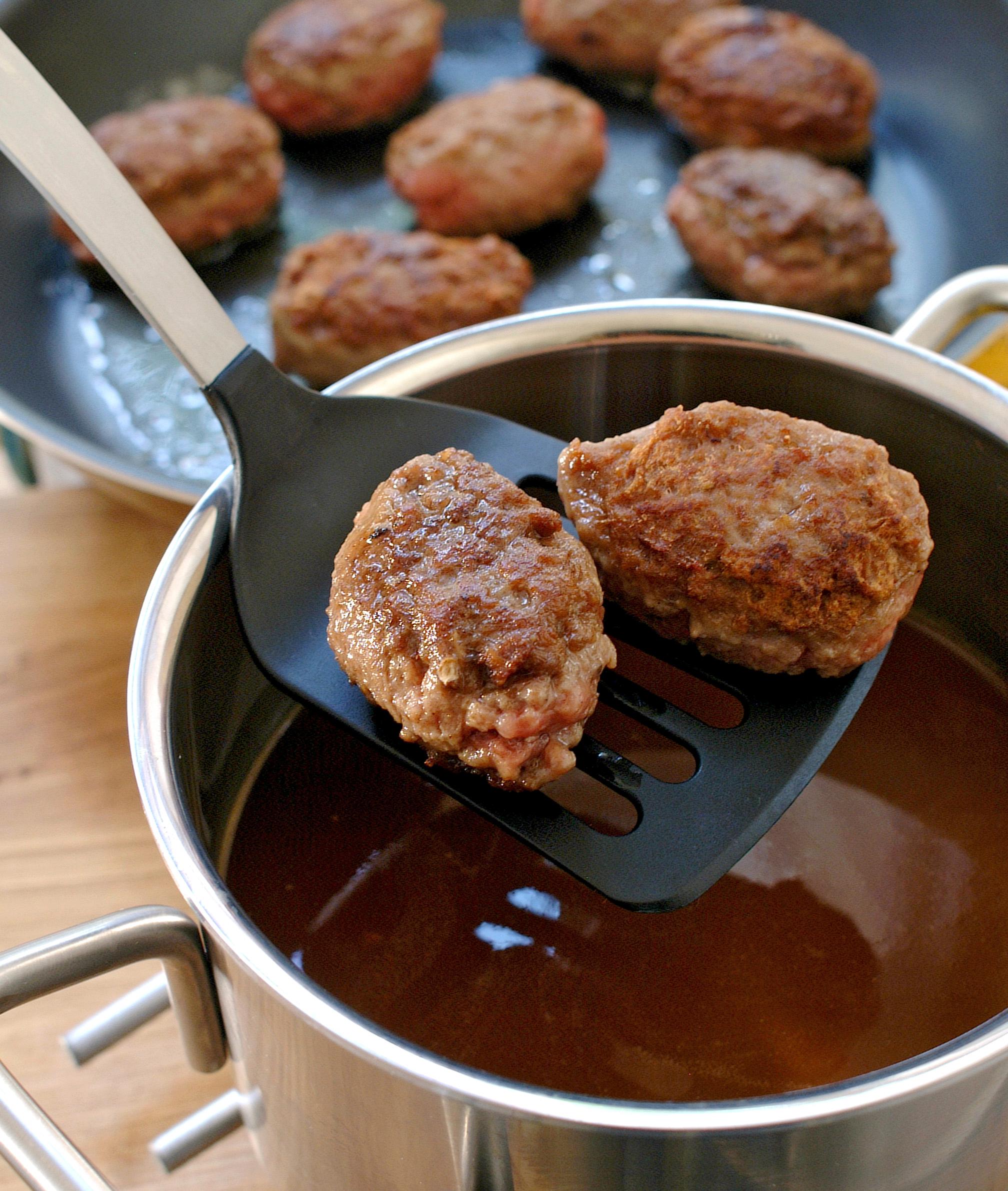 Kjøttkaker, meat cakes, in brown gravy