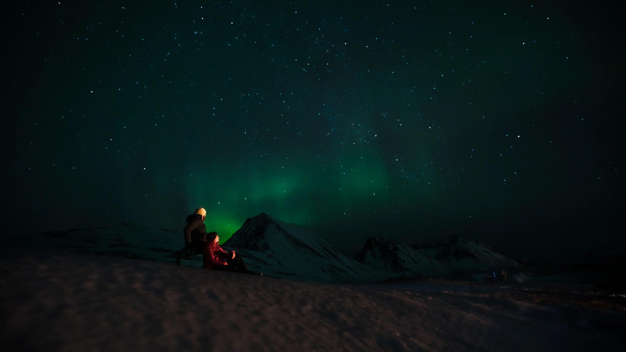 Myriam and Pierre under the Northern lights