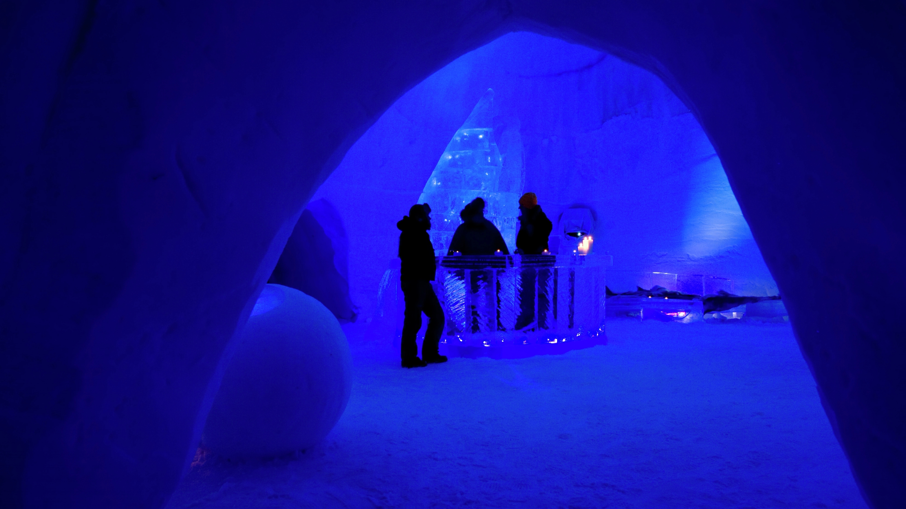 People inside Kirkenes Snow Hotel