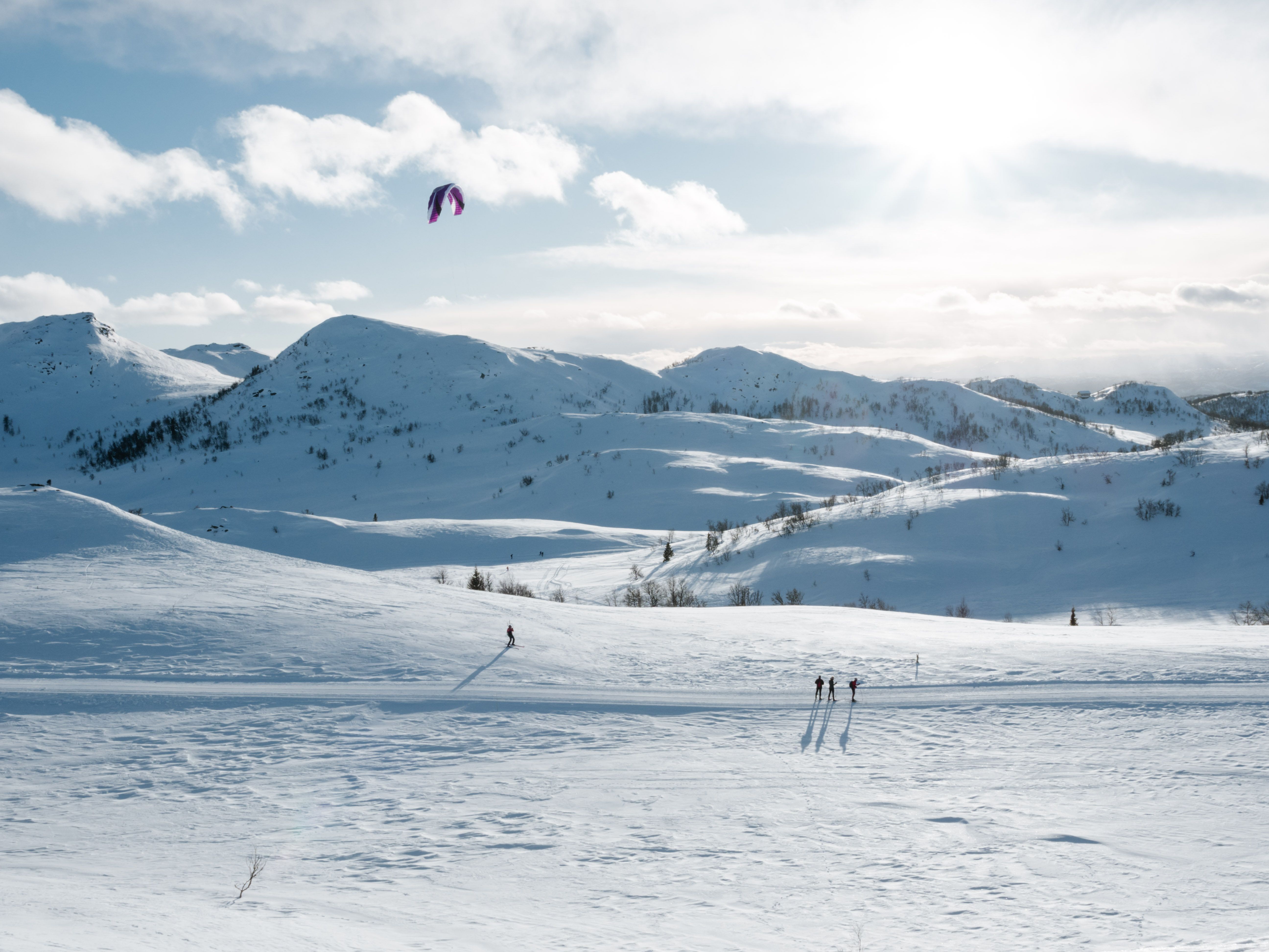 People kiting in sunny weather at Rauland