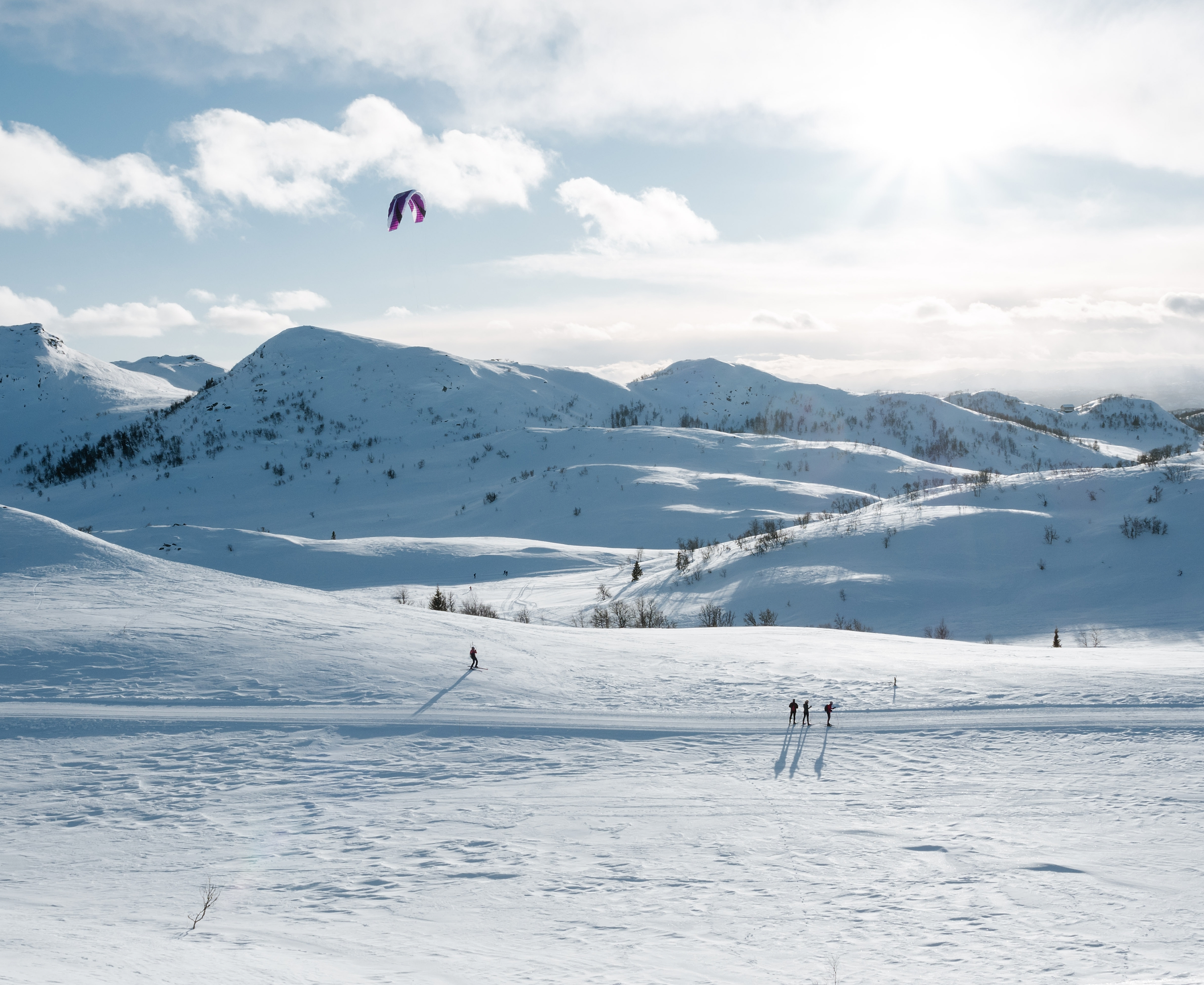 People kiting in sunny weather at Rauland