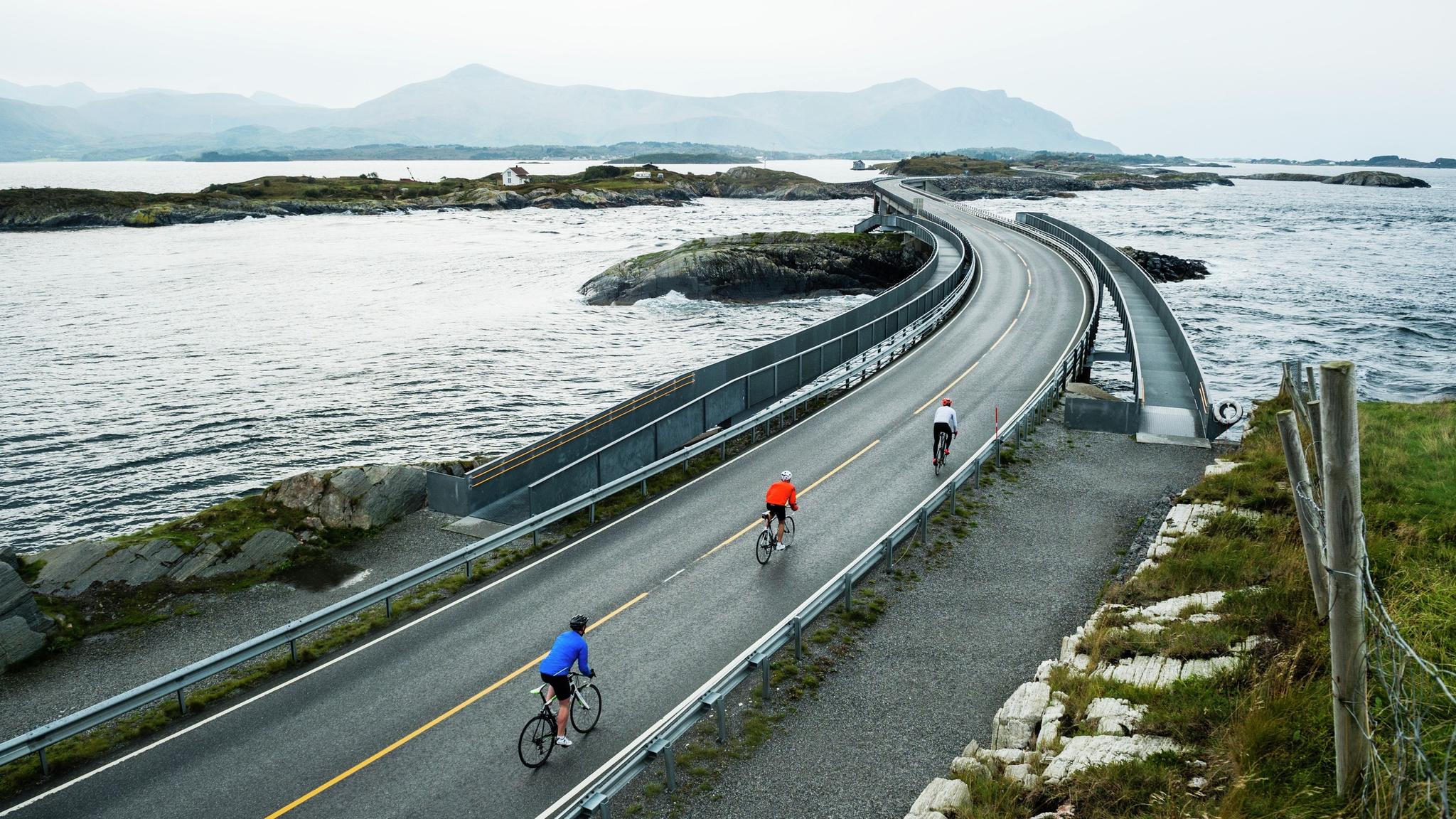 People cycling the Atlanterhavsvegen, the Atlantic road