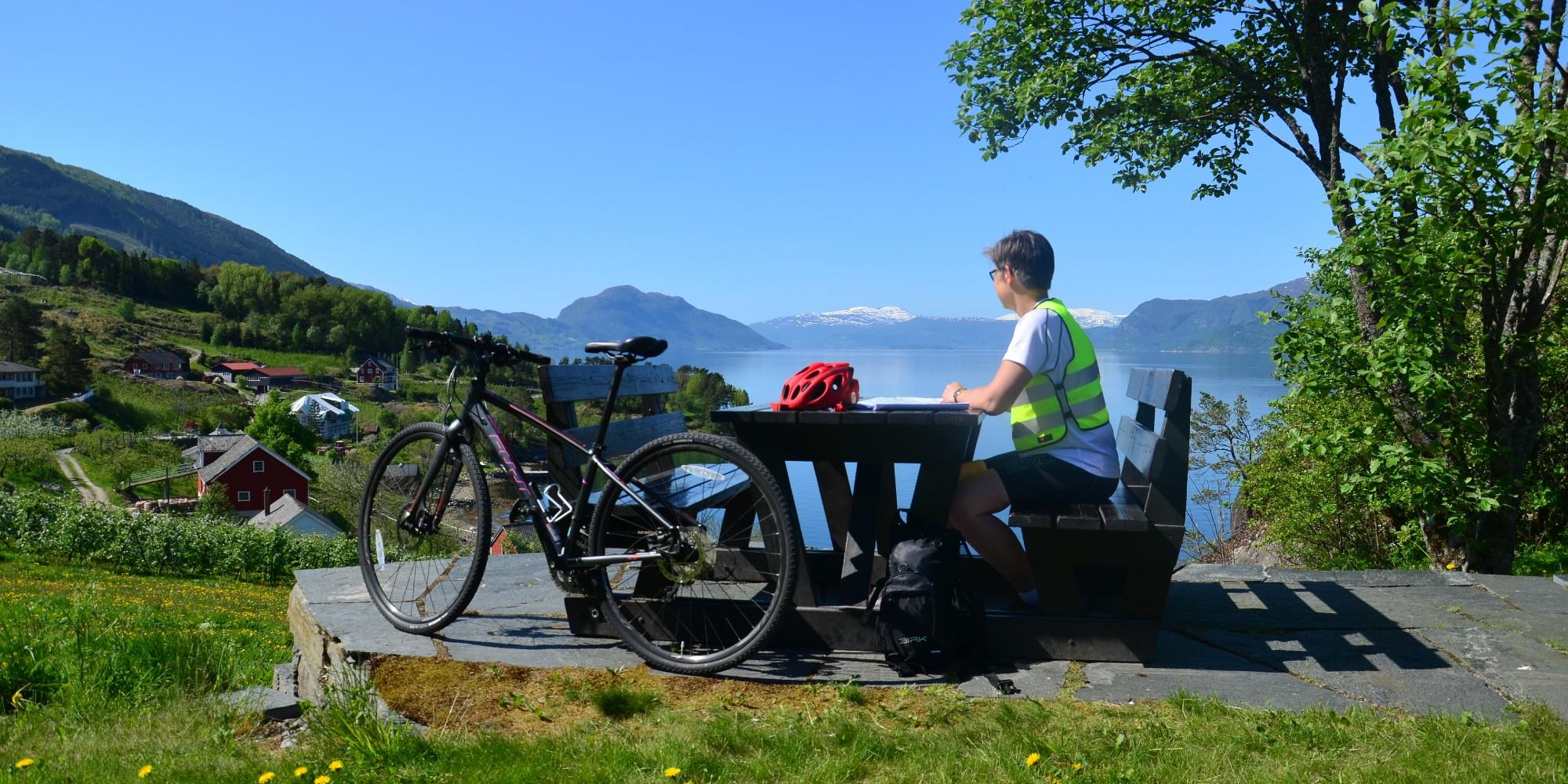 Cycling in Hardanger by Discover Norway