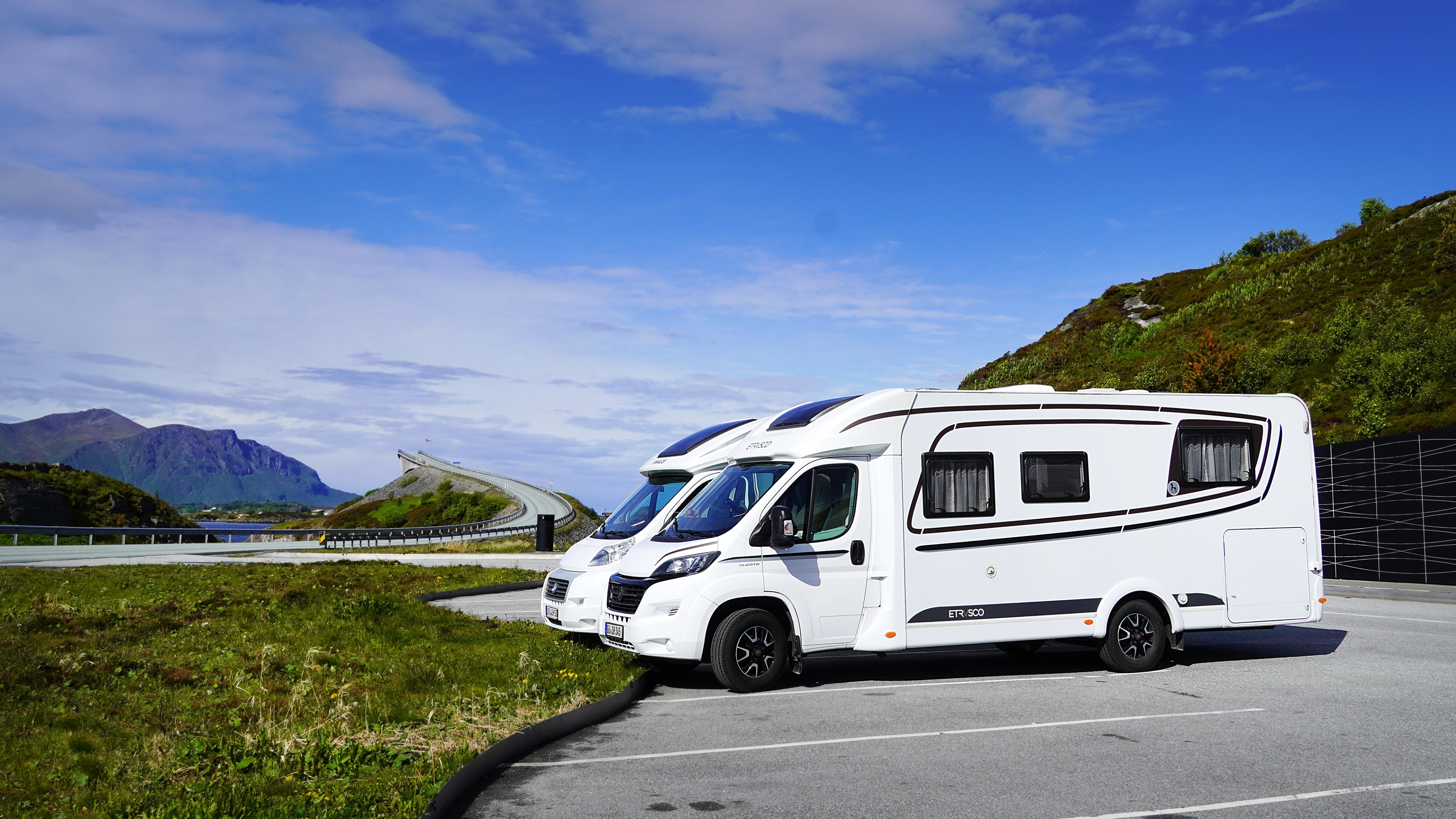 Motorhomes at the Atlantic road.
