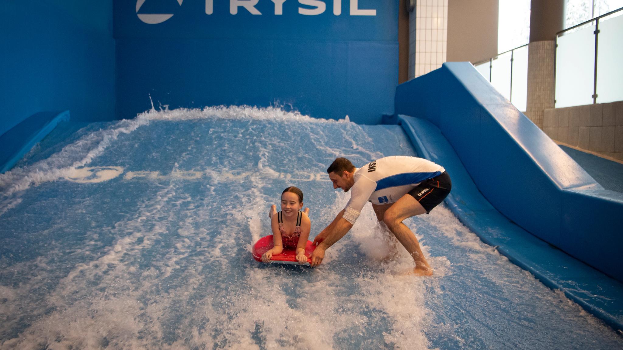 A little girl learning how to use the flow rider at Radission Blu Resort Trysil.