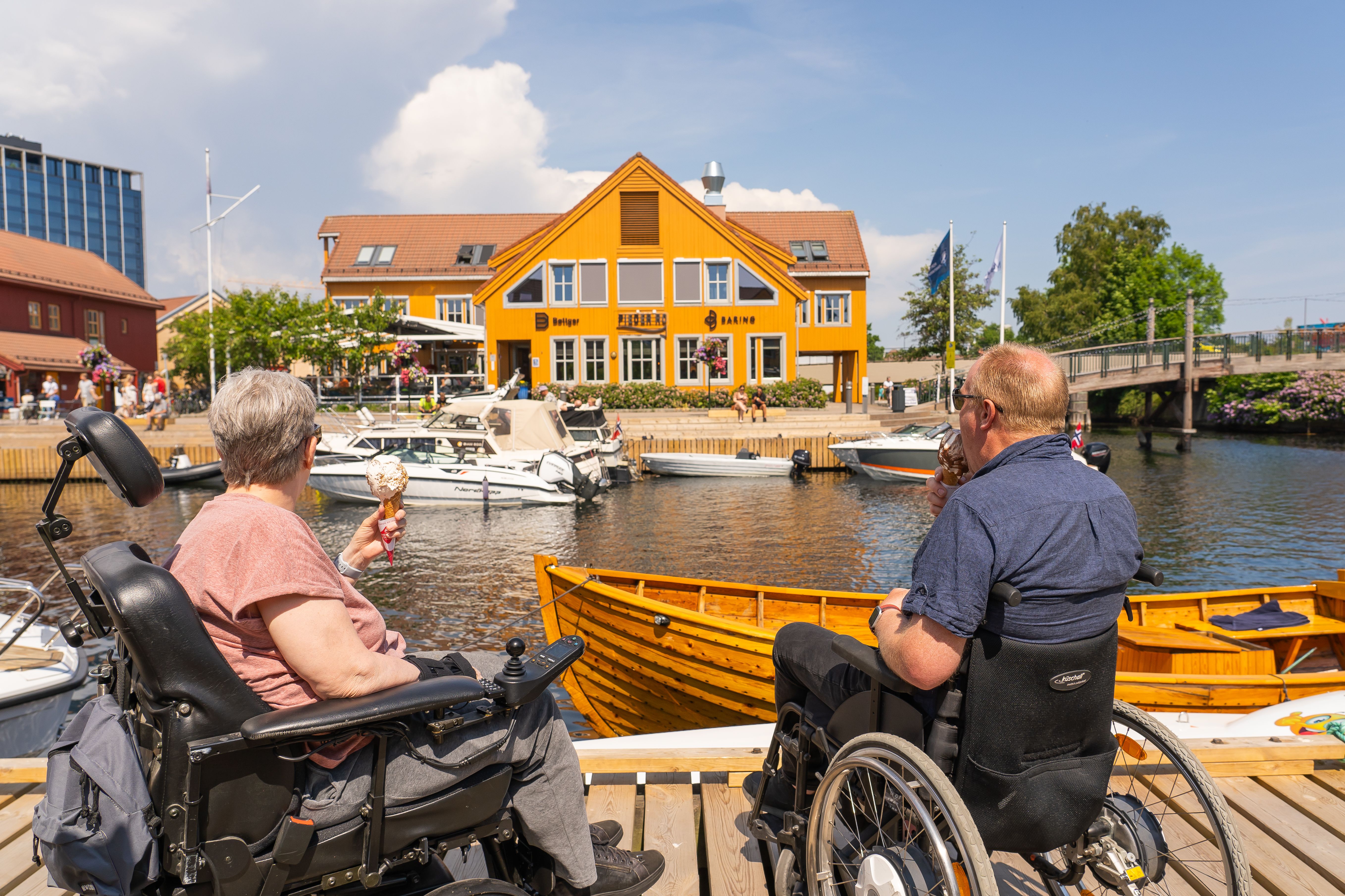 Two people in manual and electric wheelchairs in Kristiansand
