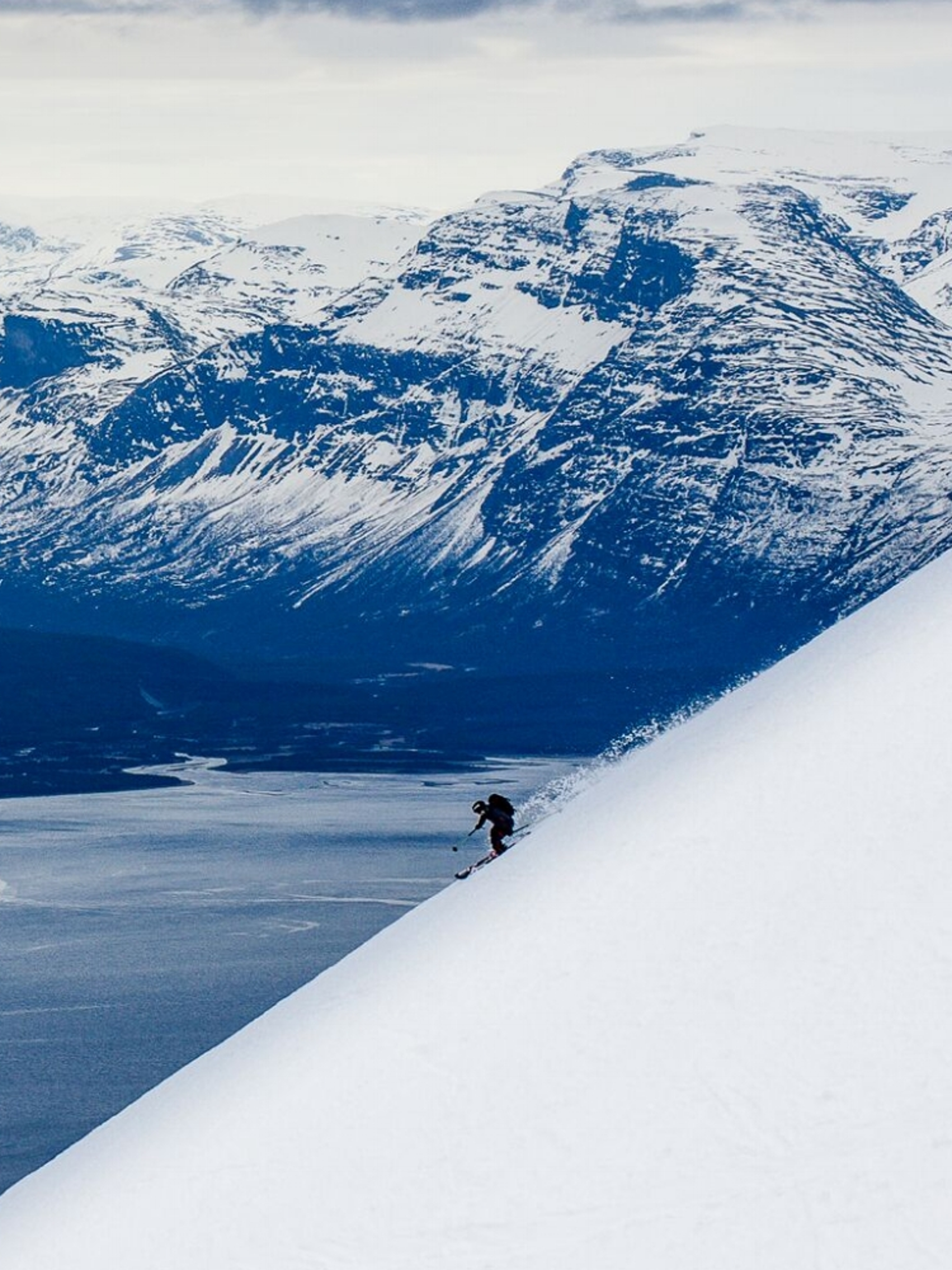 Ski touring Lyngen