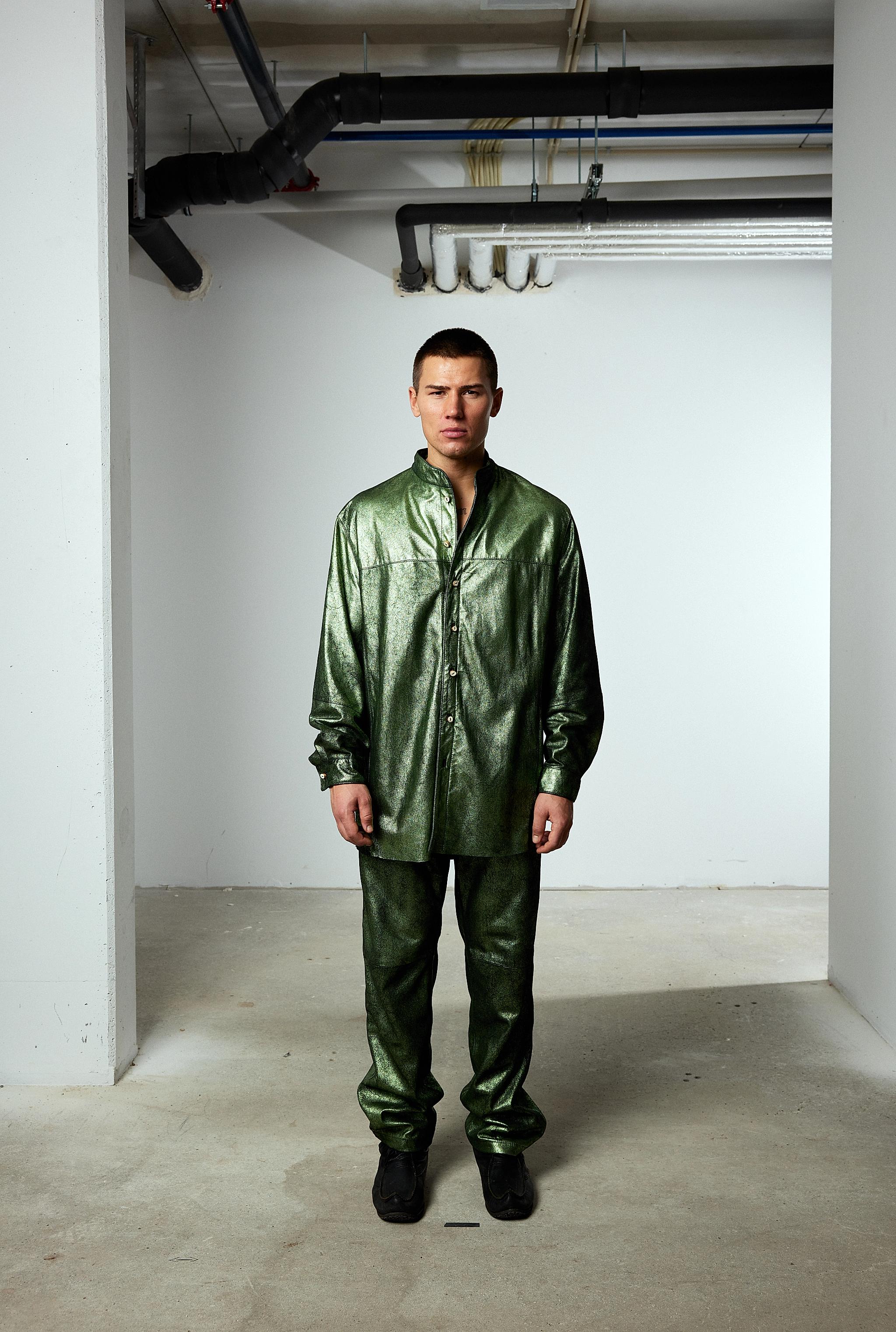 Shiny green reindeer leather set from the brand Gobmi.