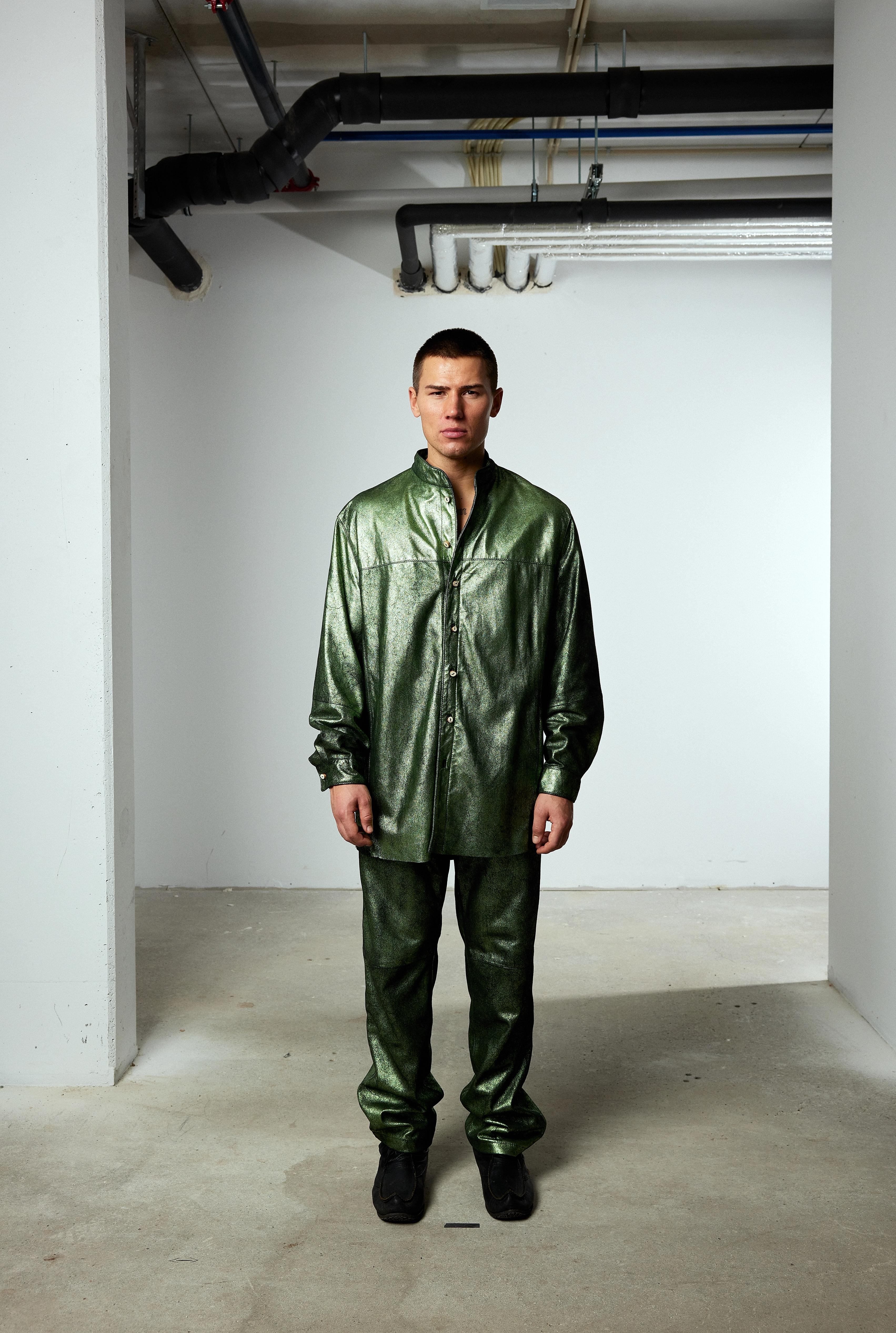 Shiny green reindeer leather set from the brand Gobmi.