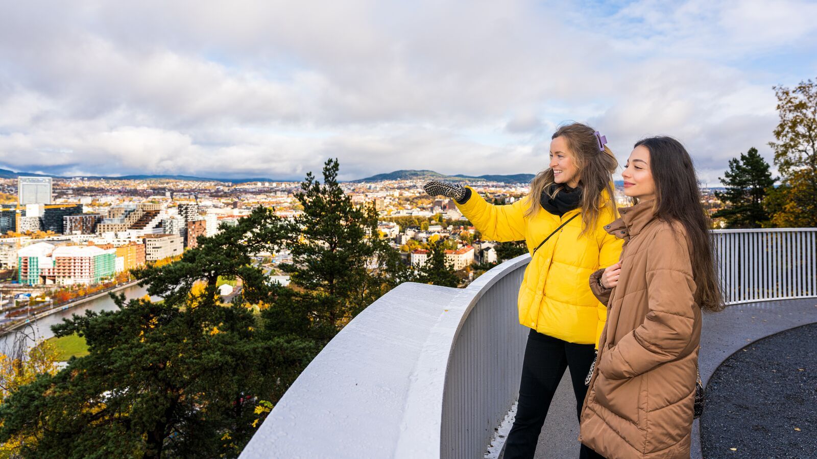Two women looking at the view from Ekeberg in Oslo.