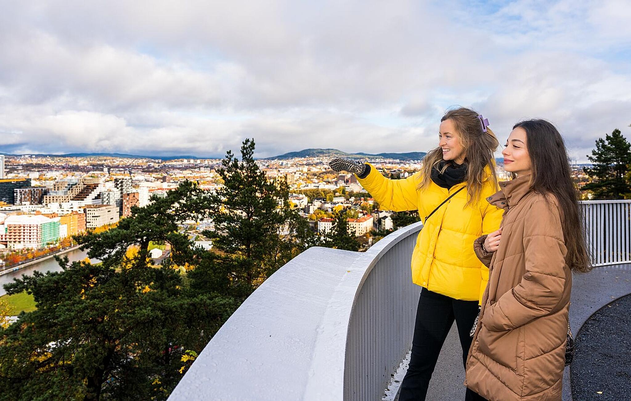 Two women looking at the view from Ekeberg in Oslo.