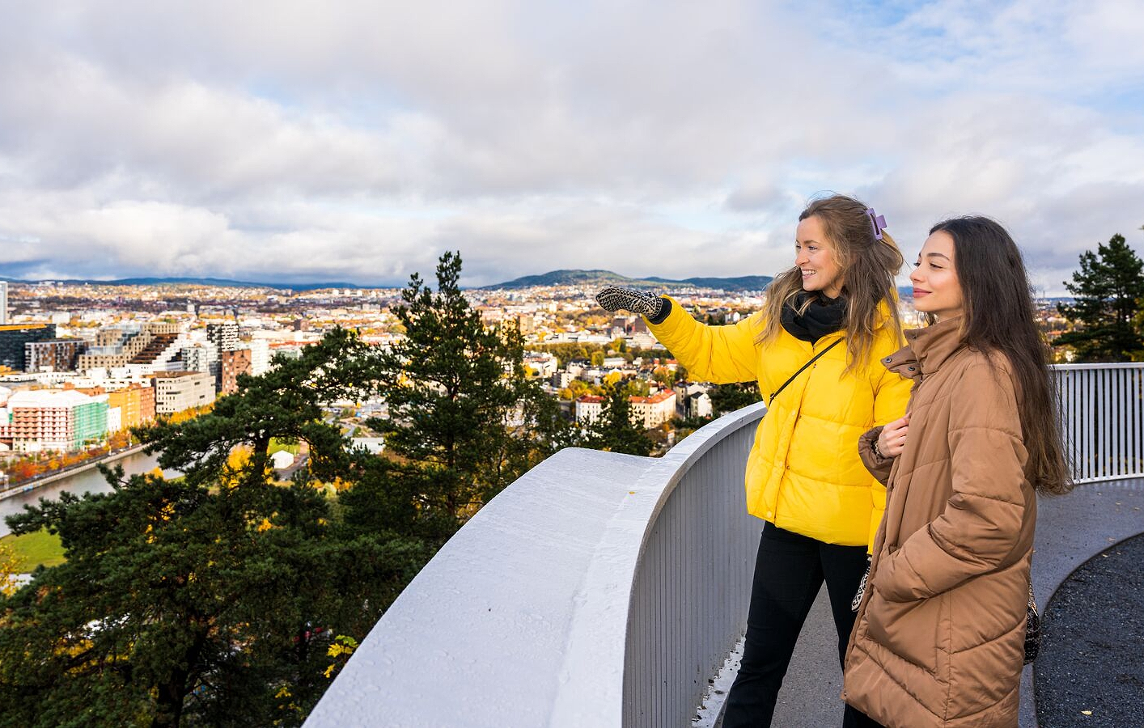 Two women looking at the view from Ekeberg in Oslo.
