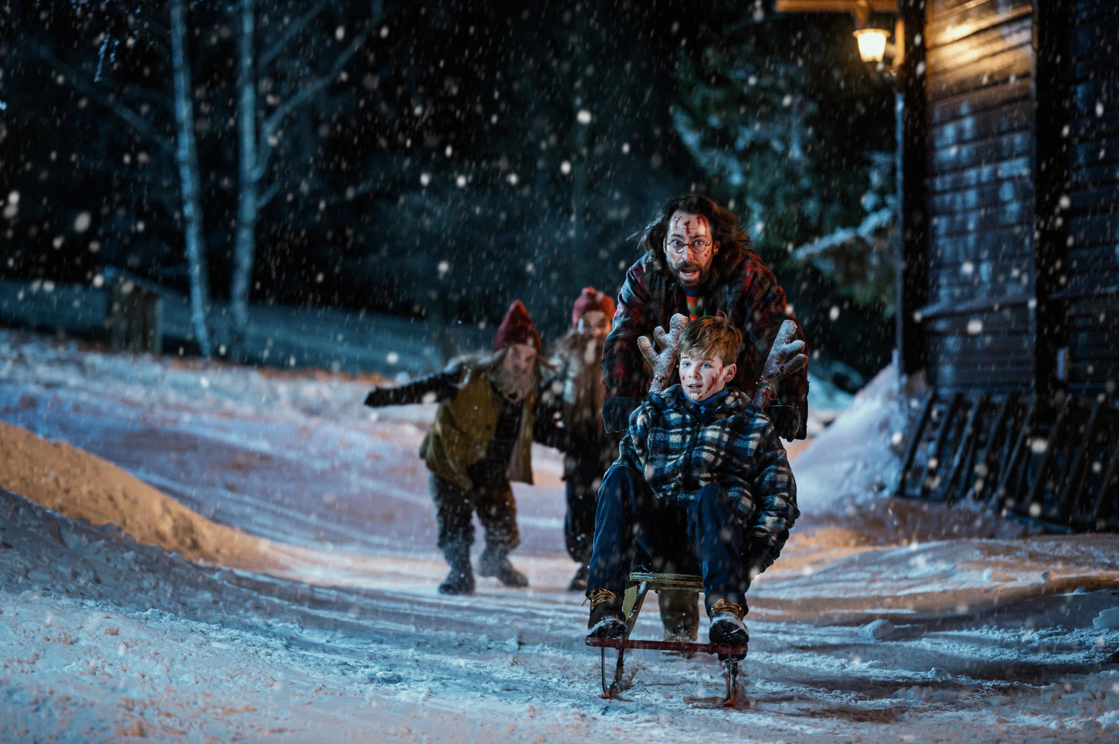 Scene fra filmen "There's Something in the barn"