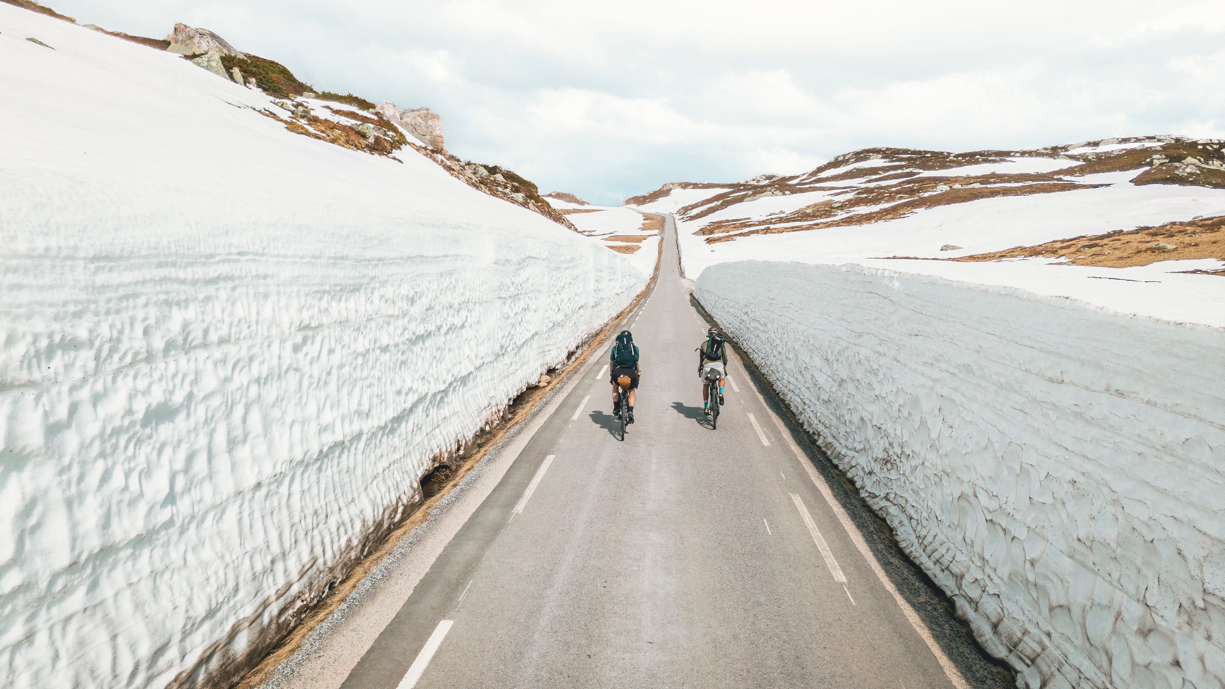 Cycling the Suleskarvegen road in spring, with the last snow