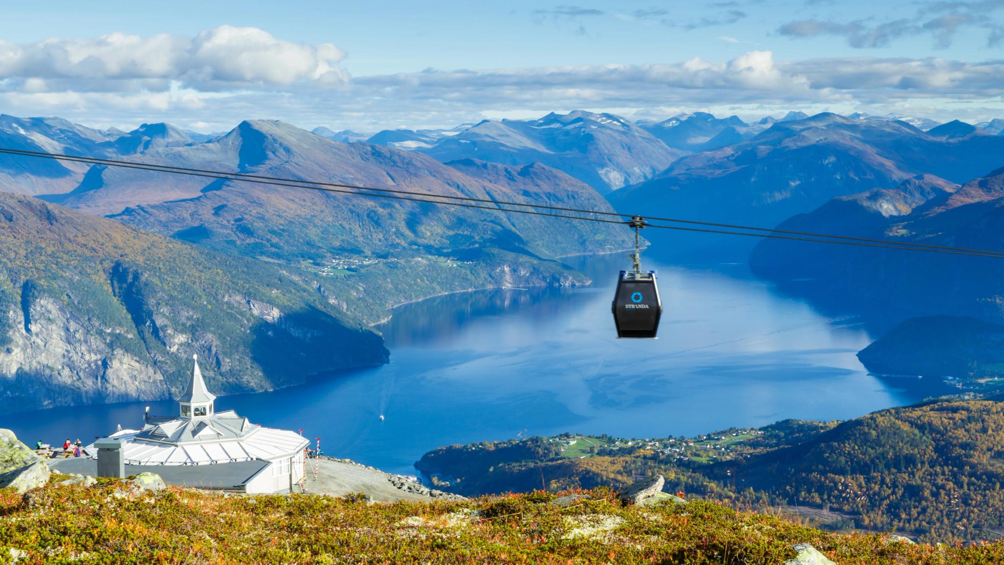 Gondolbanan och paviljongen på Strandafjellet i Fjord Norge