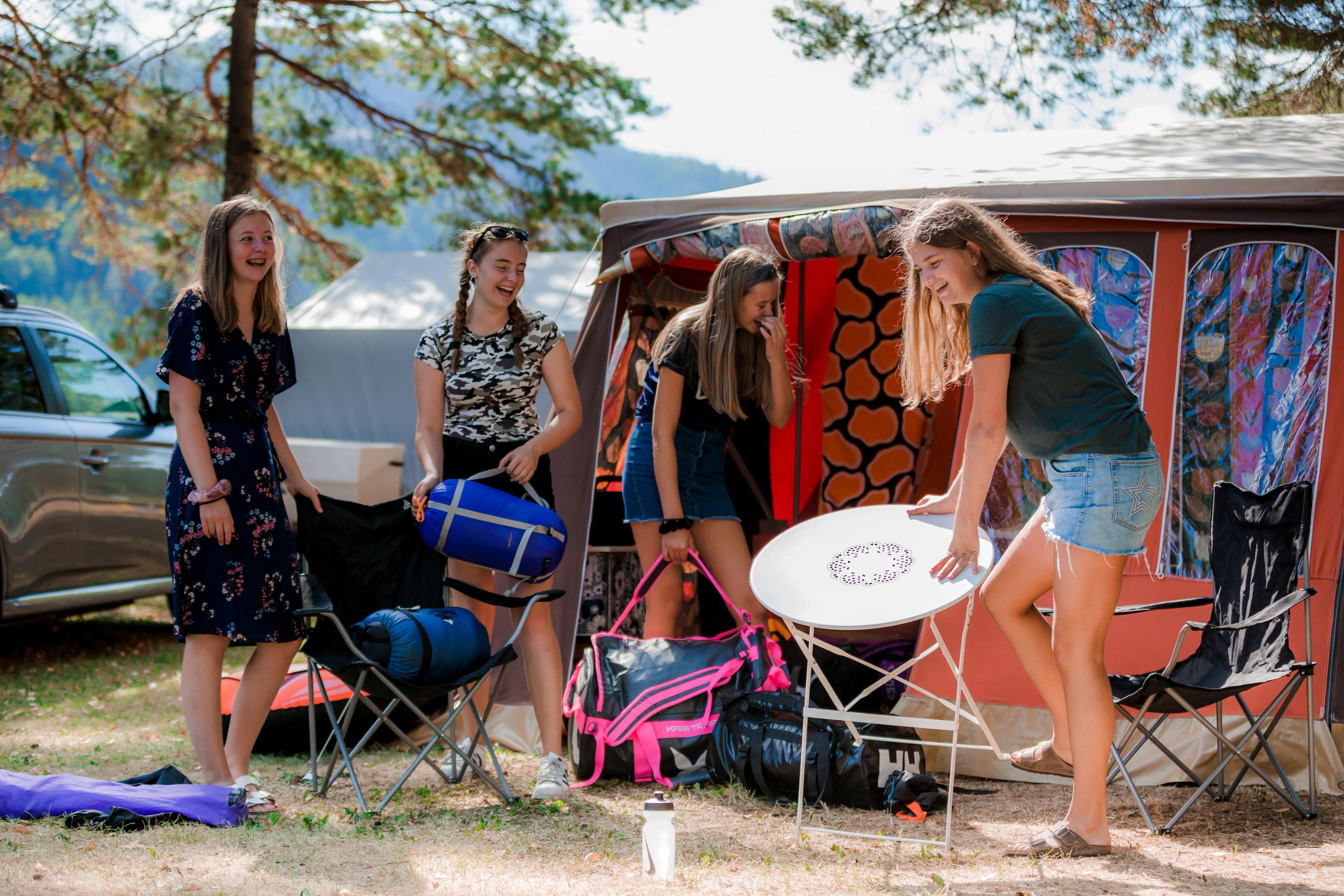 Camping girls in Telemark
