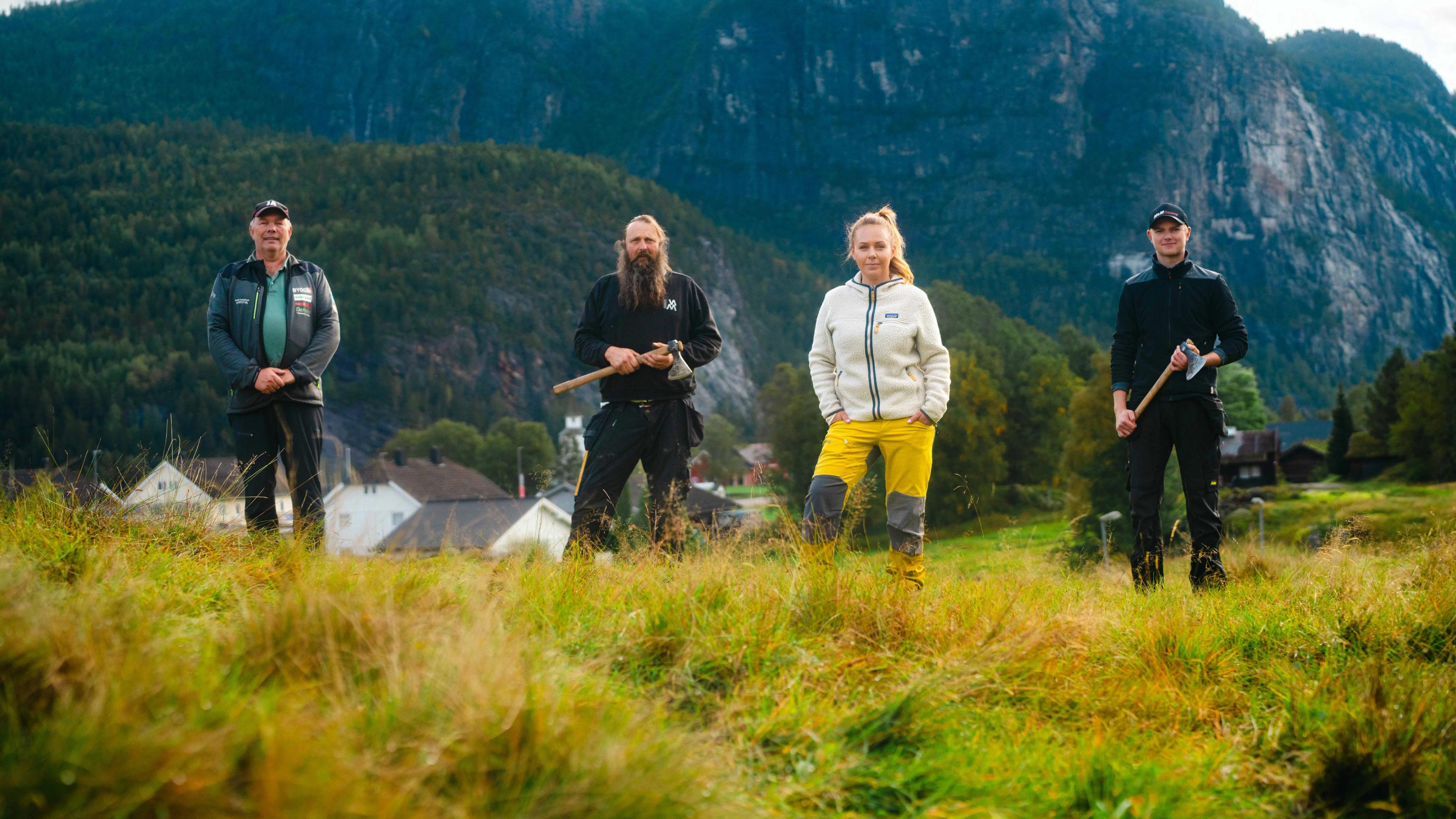 The craftsmen and project leader behind the Setesdal stave church project