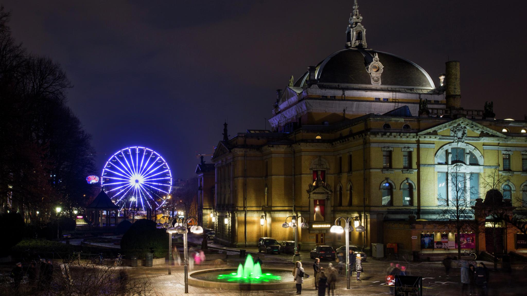 The National Theatre and the ferris wheel at night