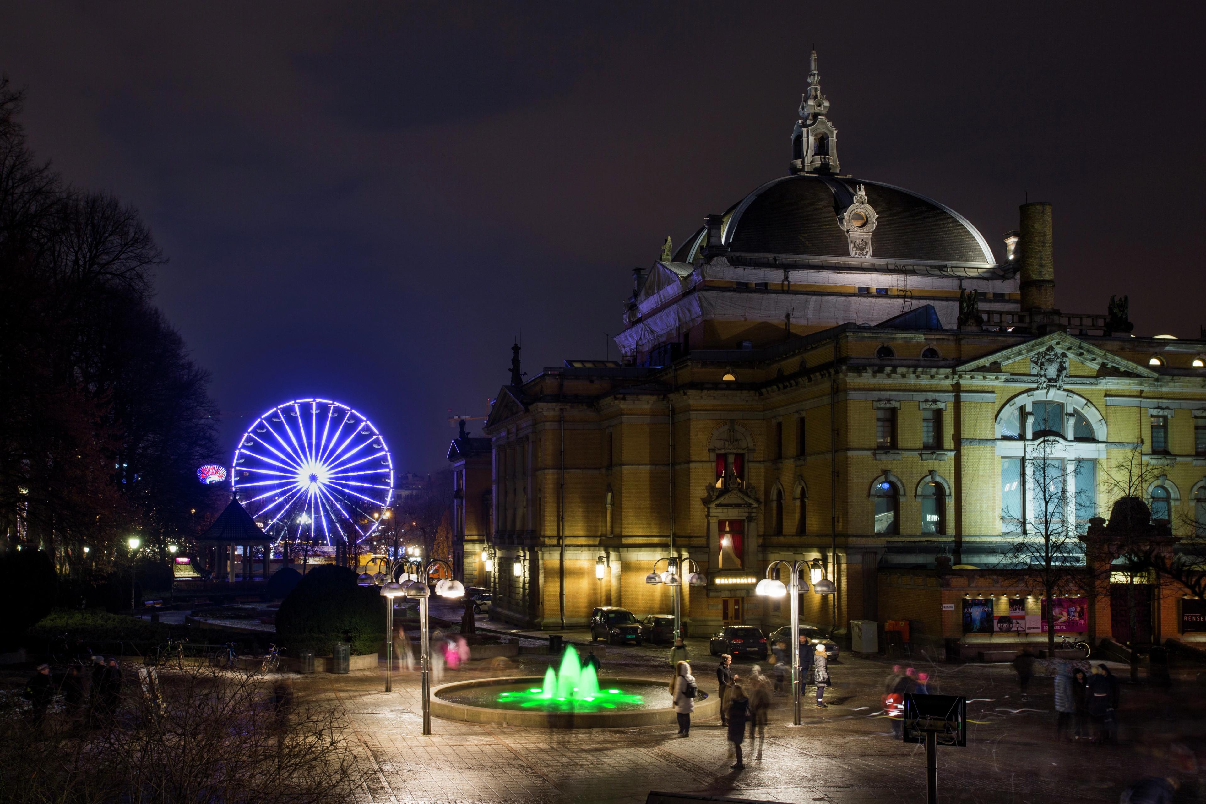 The National Theatre and the ferris wheel at night
