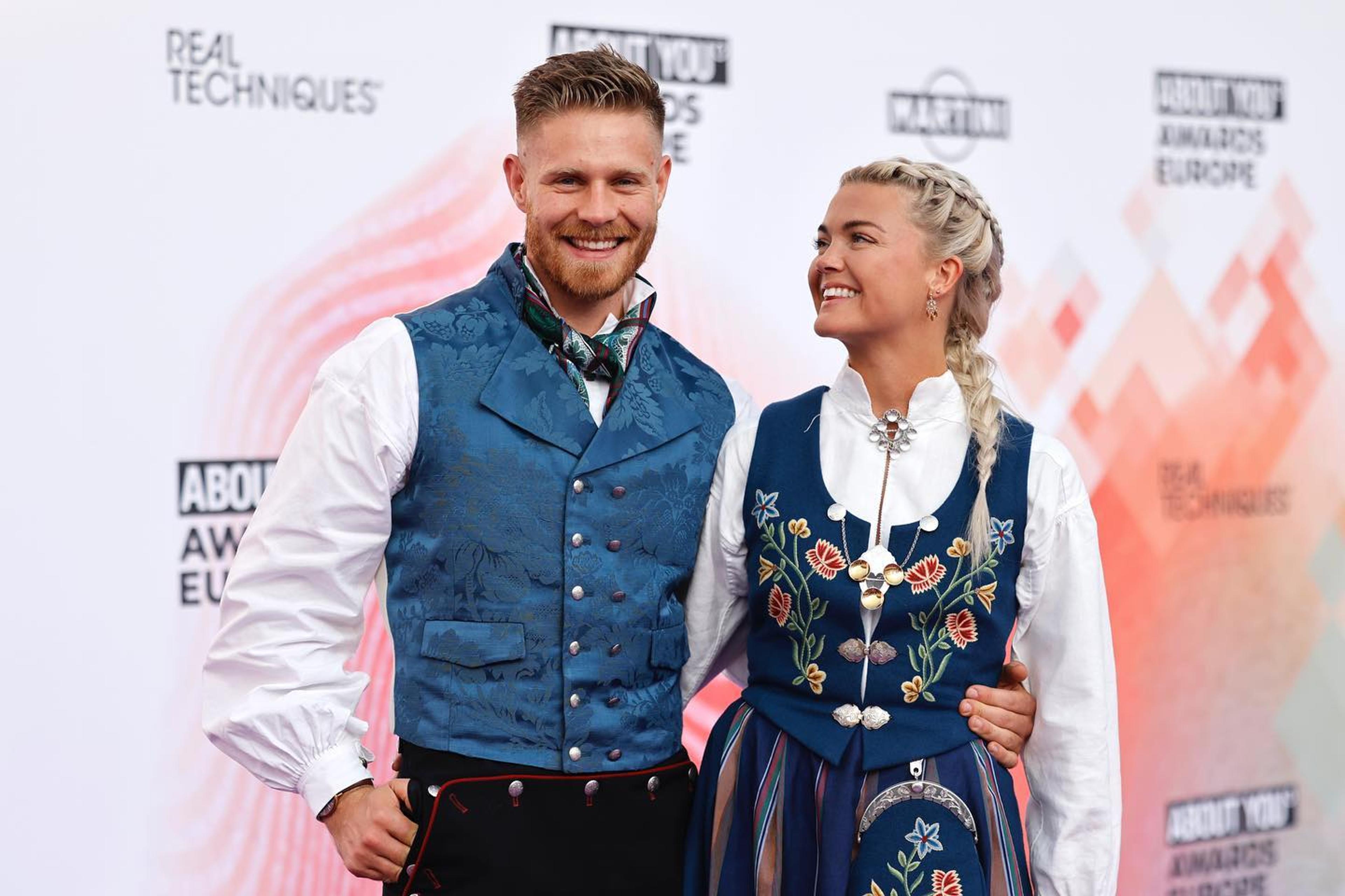 Psykologist Maria Abrahamsen showed up on the red carpet in Milano wearing a Nordlandsbunad