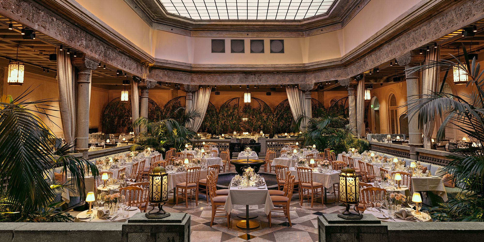 El emblemático salón Palmehaven del Hotel Britannia de Trondheim, Noruega.