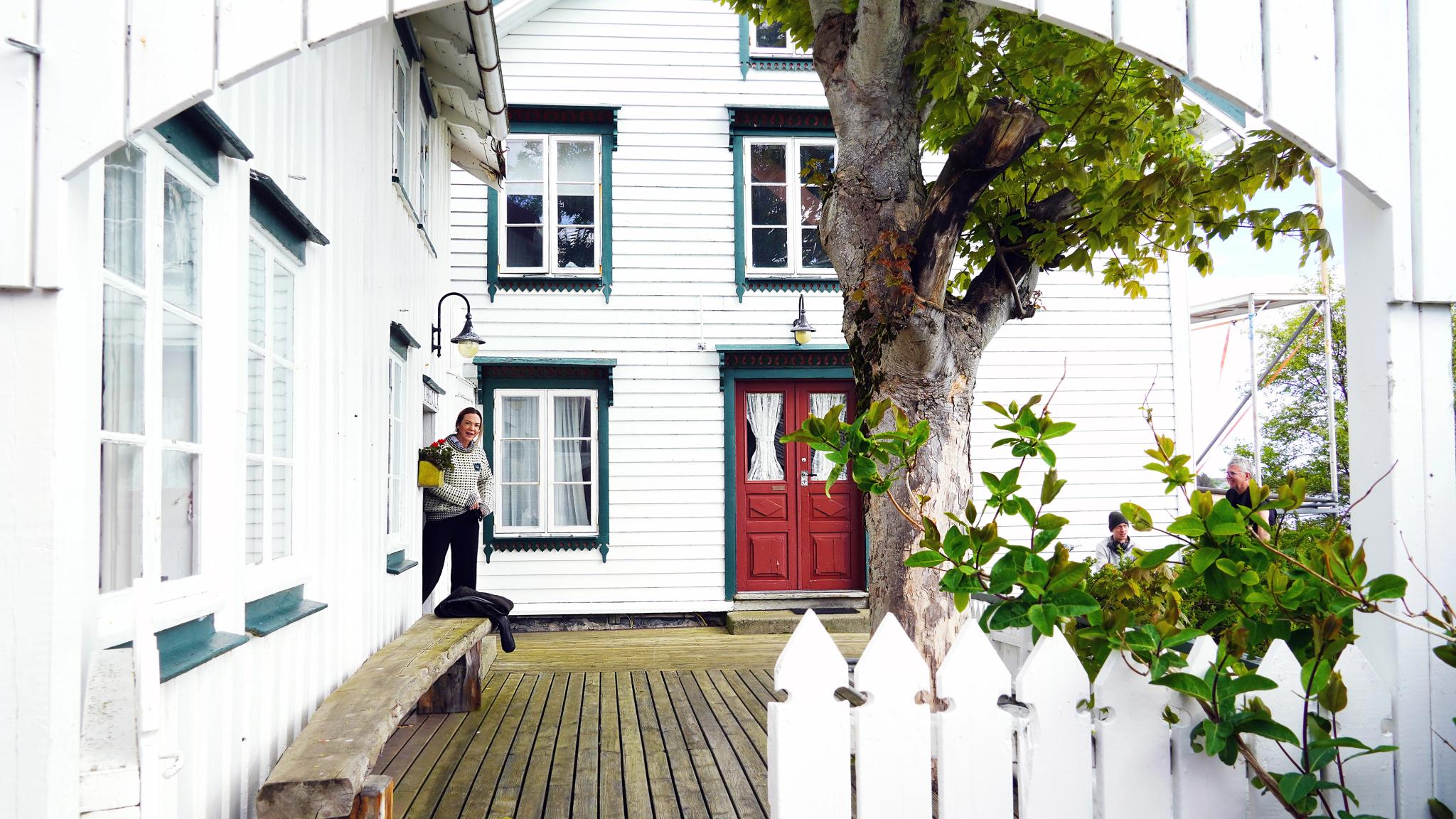 Håholmen Havstuer - a white wooden hotel on an island by the sea