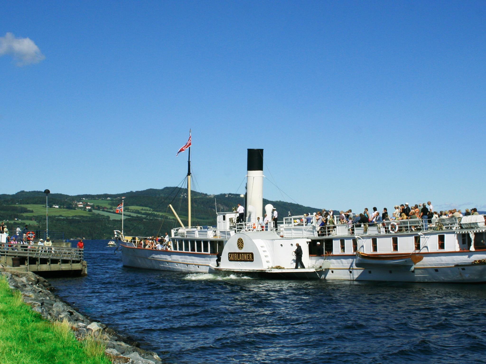 Skibladner leaving the dock at Lake Mjøsa