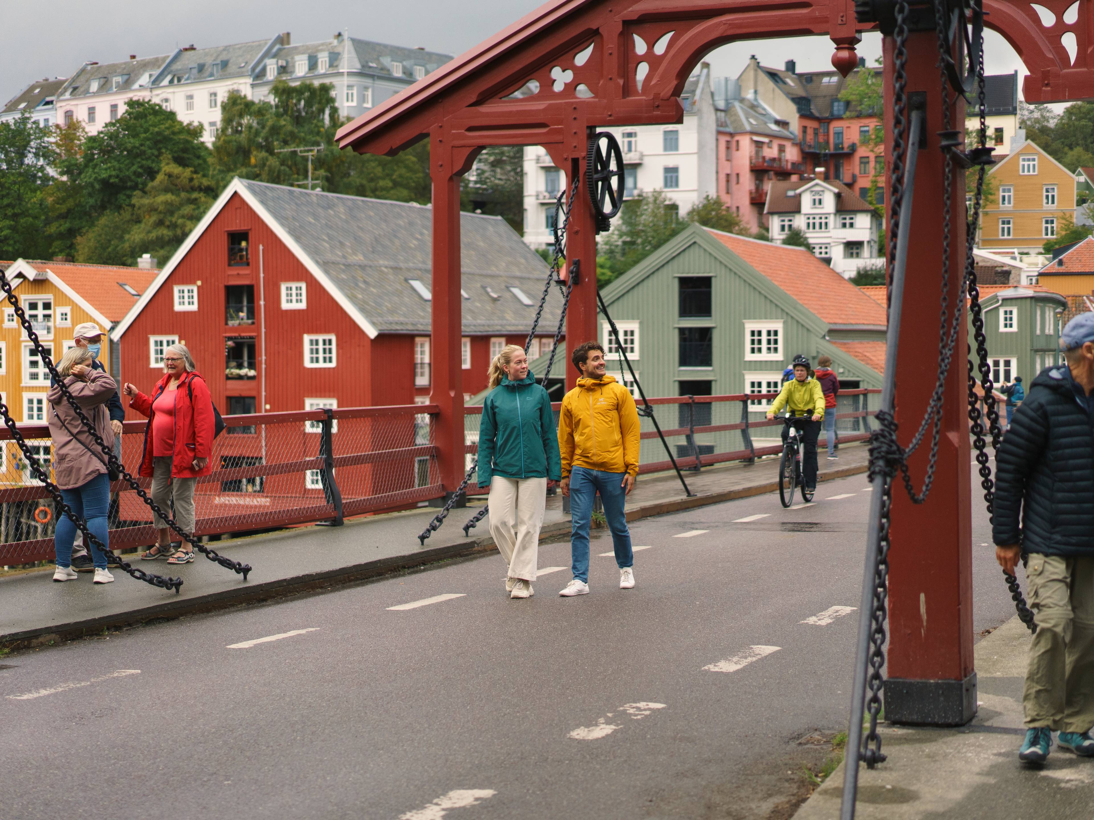 Two people strolling over the Old Town Bridge in Trondheim