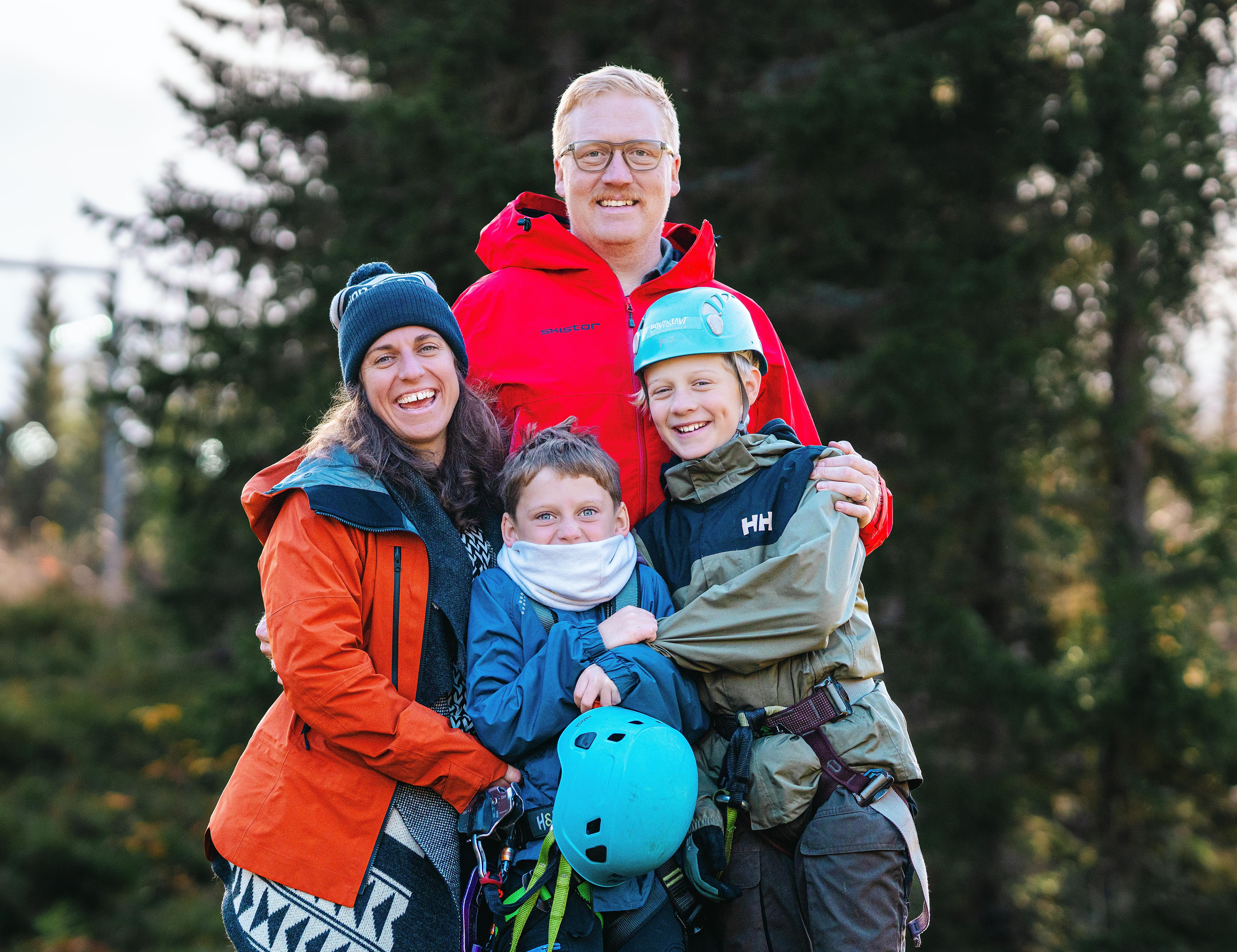A family at "høyt og lavt" climbing park in Trysil, Eastern-Norway