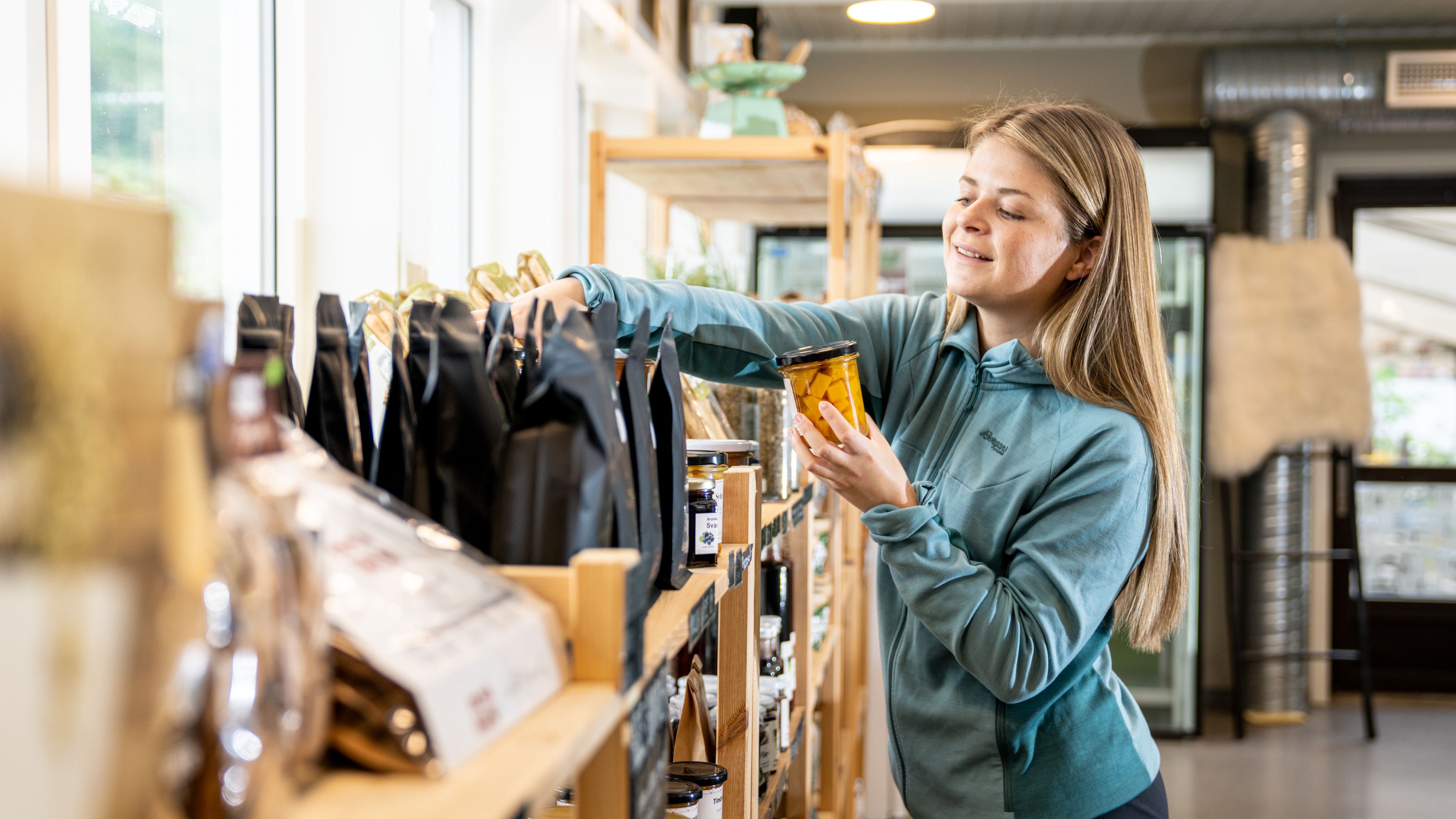 A woman shopping local food at God Mat Lokalt in Inderøy