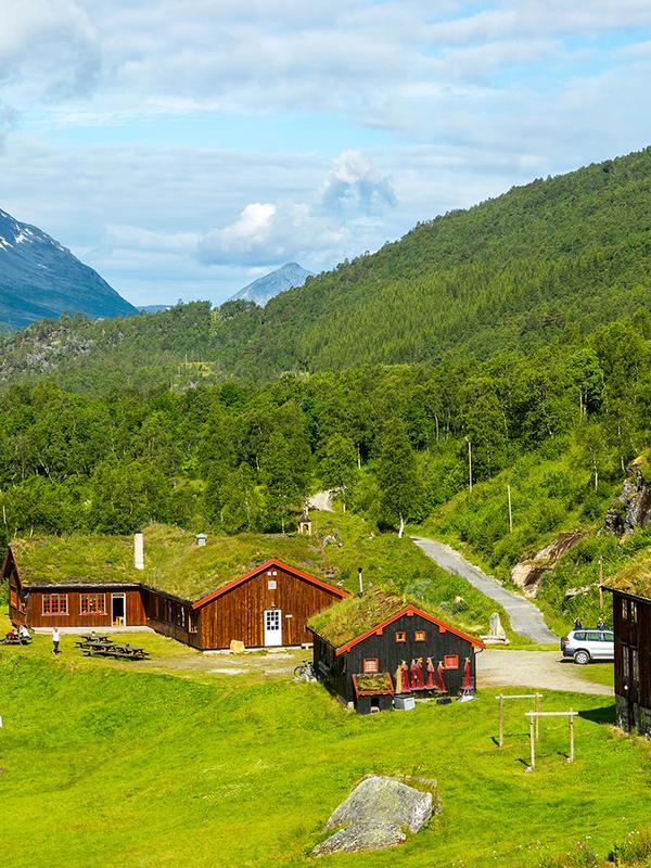 Innerdalshytta DNT cabin in Trollheimen in Trøndelag
