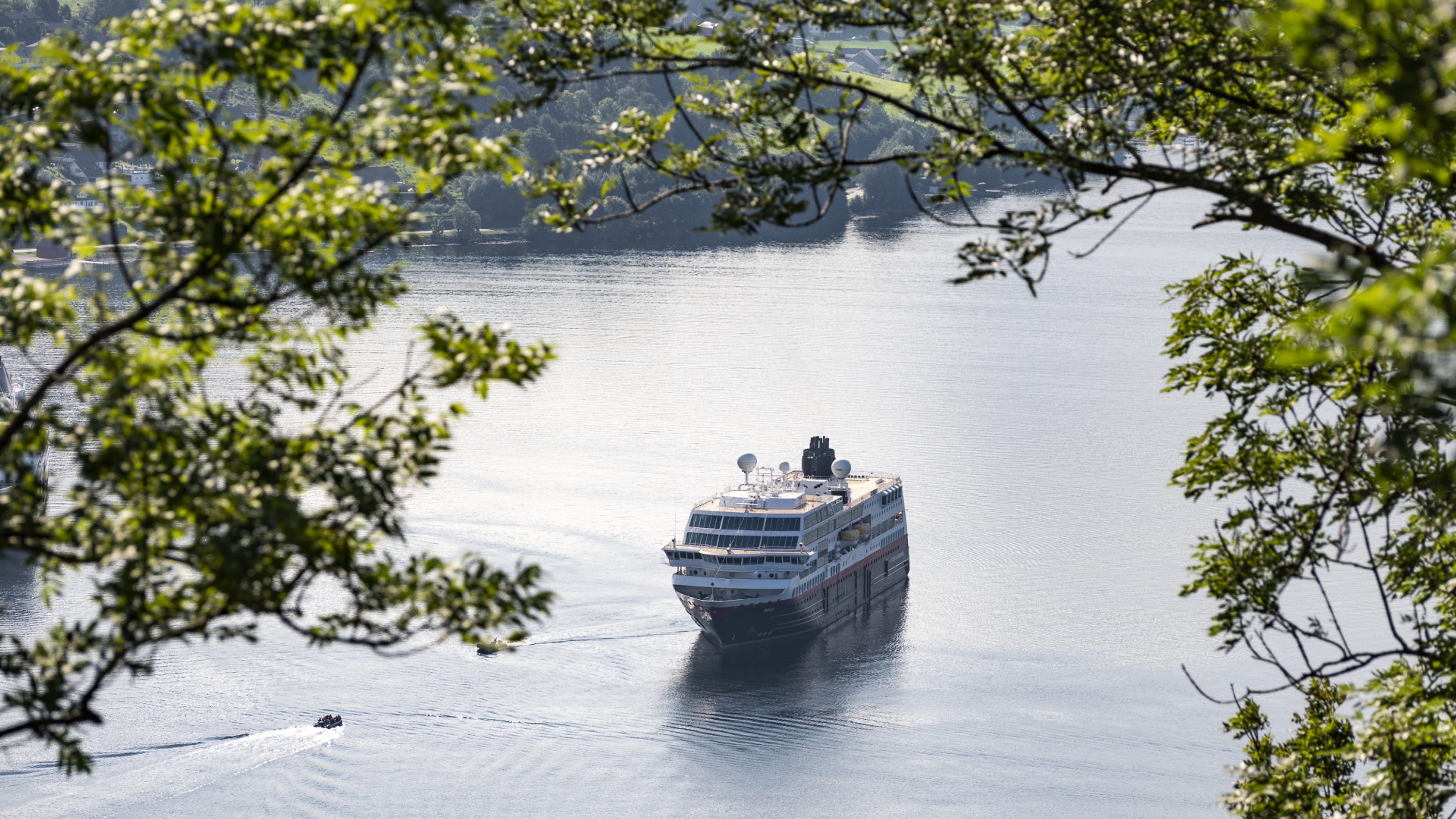 Spring in Rosendal with Hurtigruten