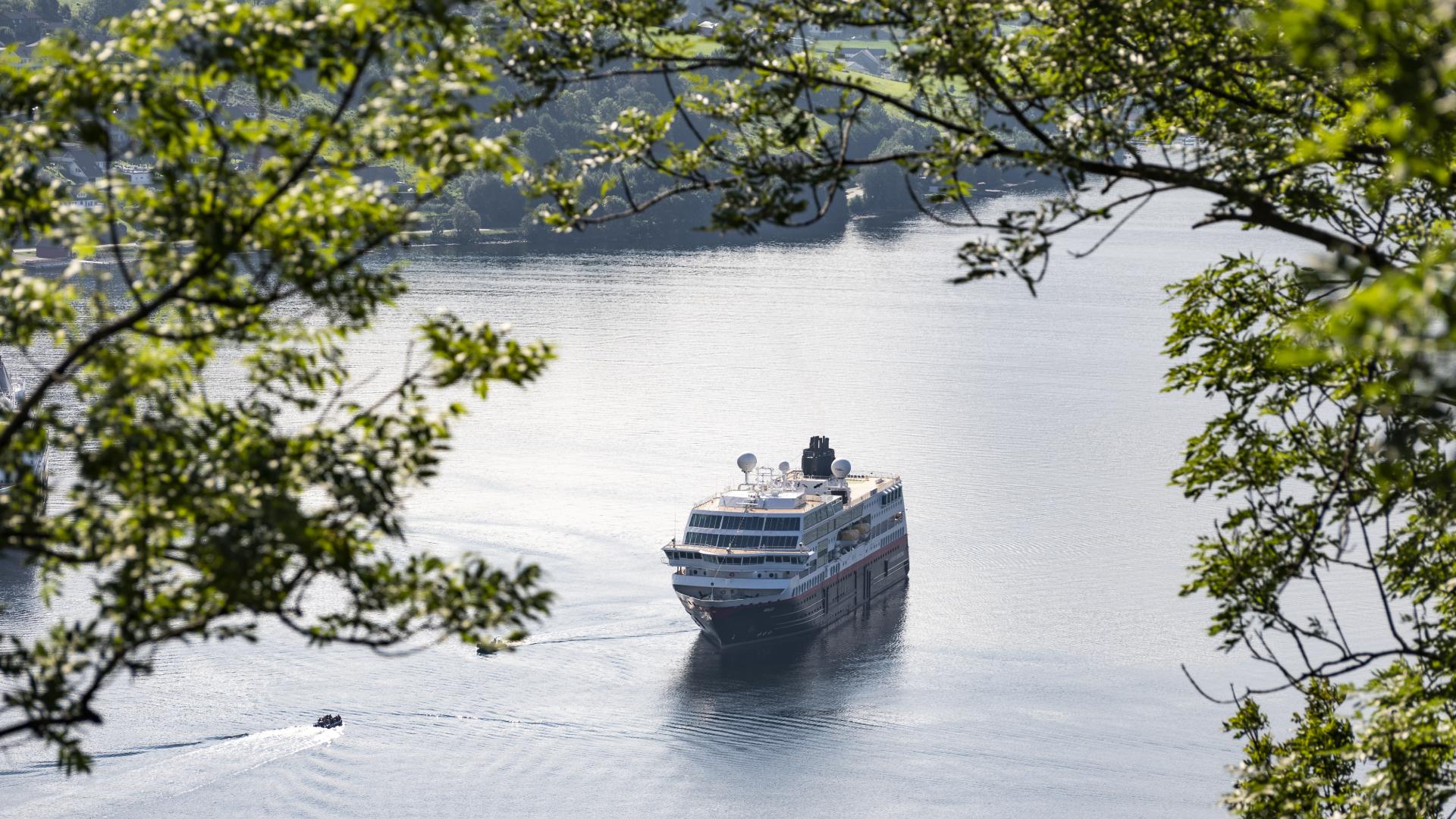 Spring in Rosendal with Hurtigruten