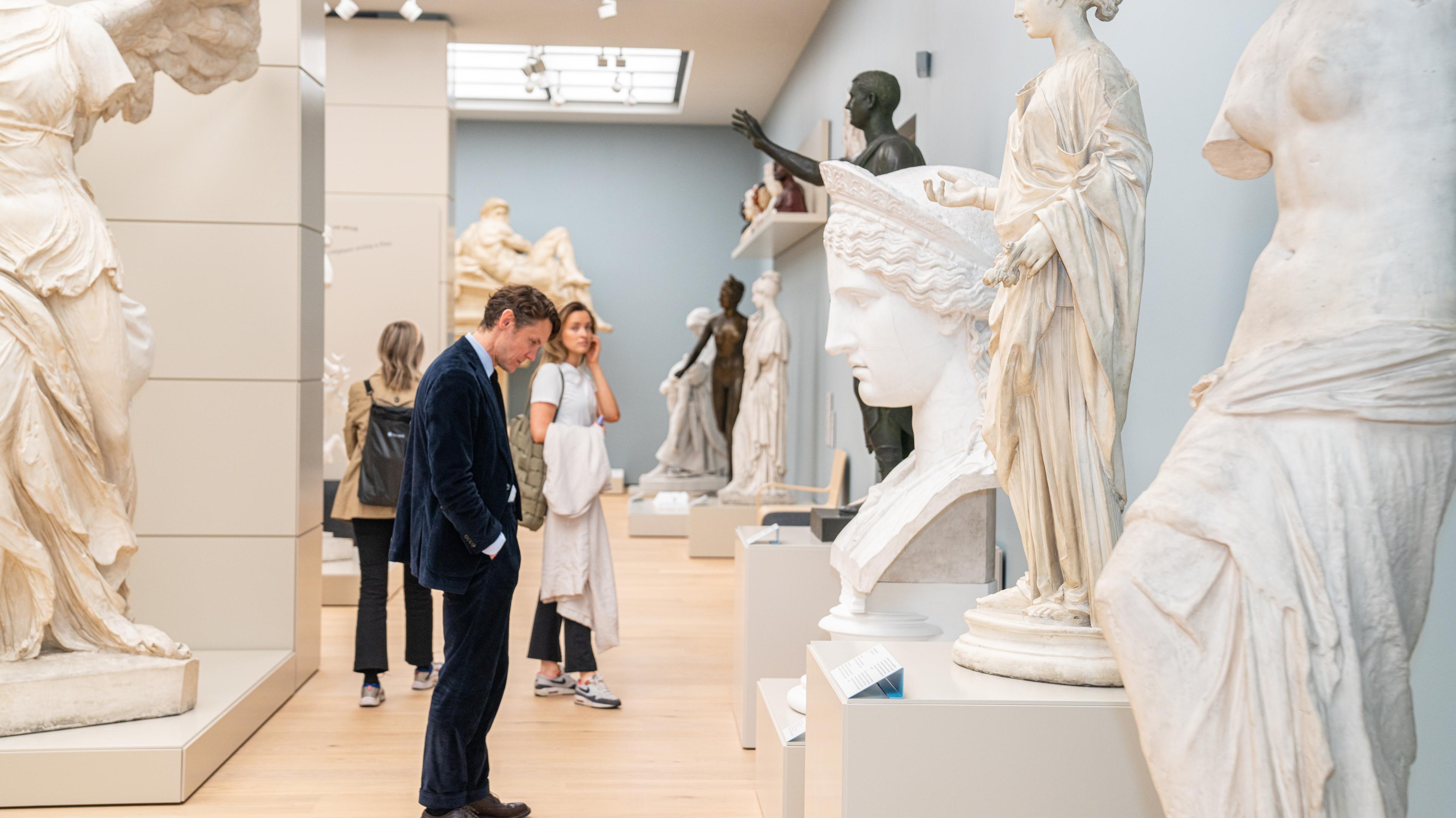 People studying sculptures at The National Museum of Norway