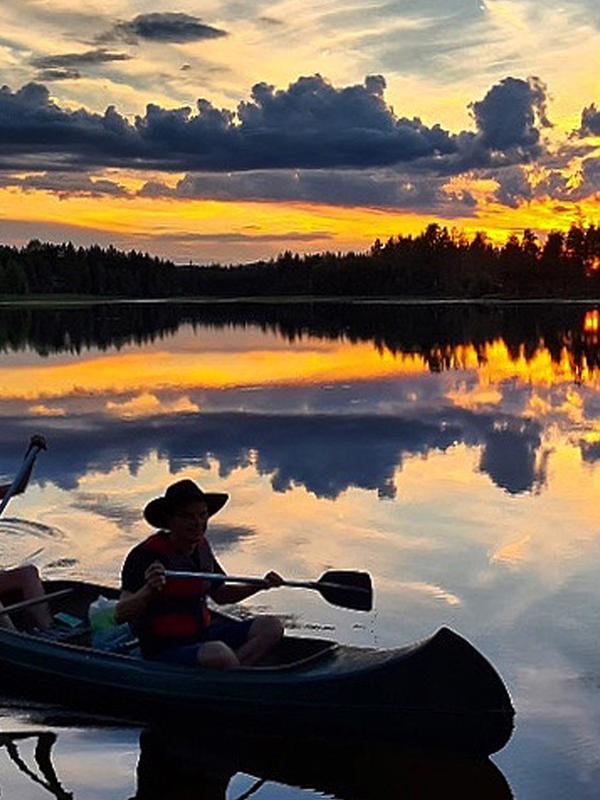 Two people canoeing in the sunset in Eastern Norway
