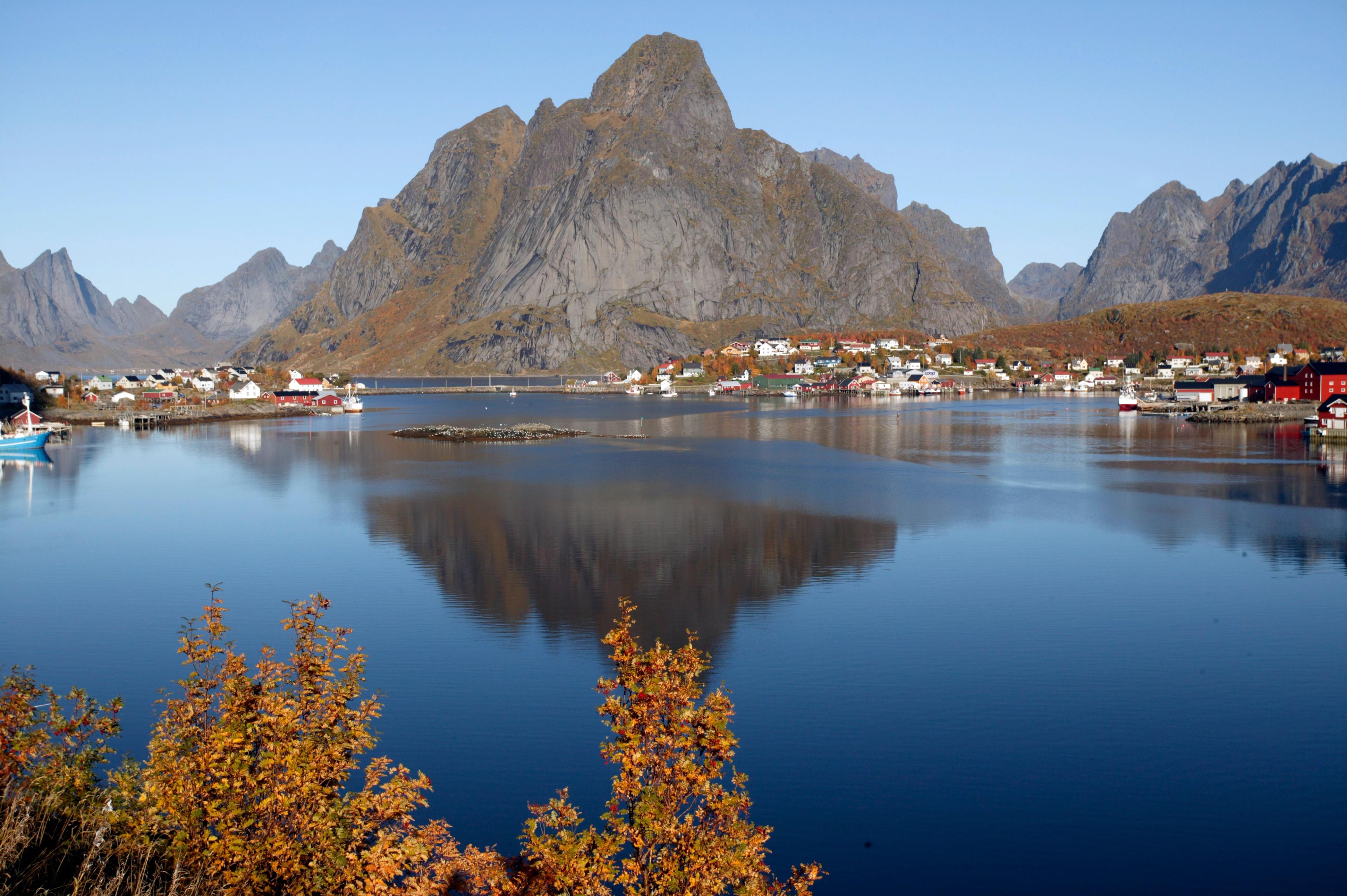 Reine fishing village in Lofoten in autumn colours.