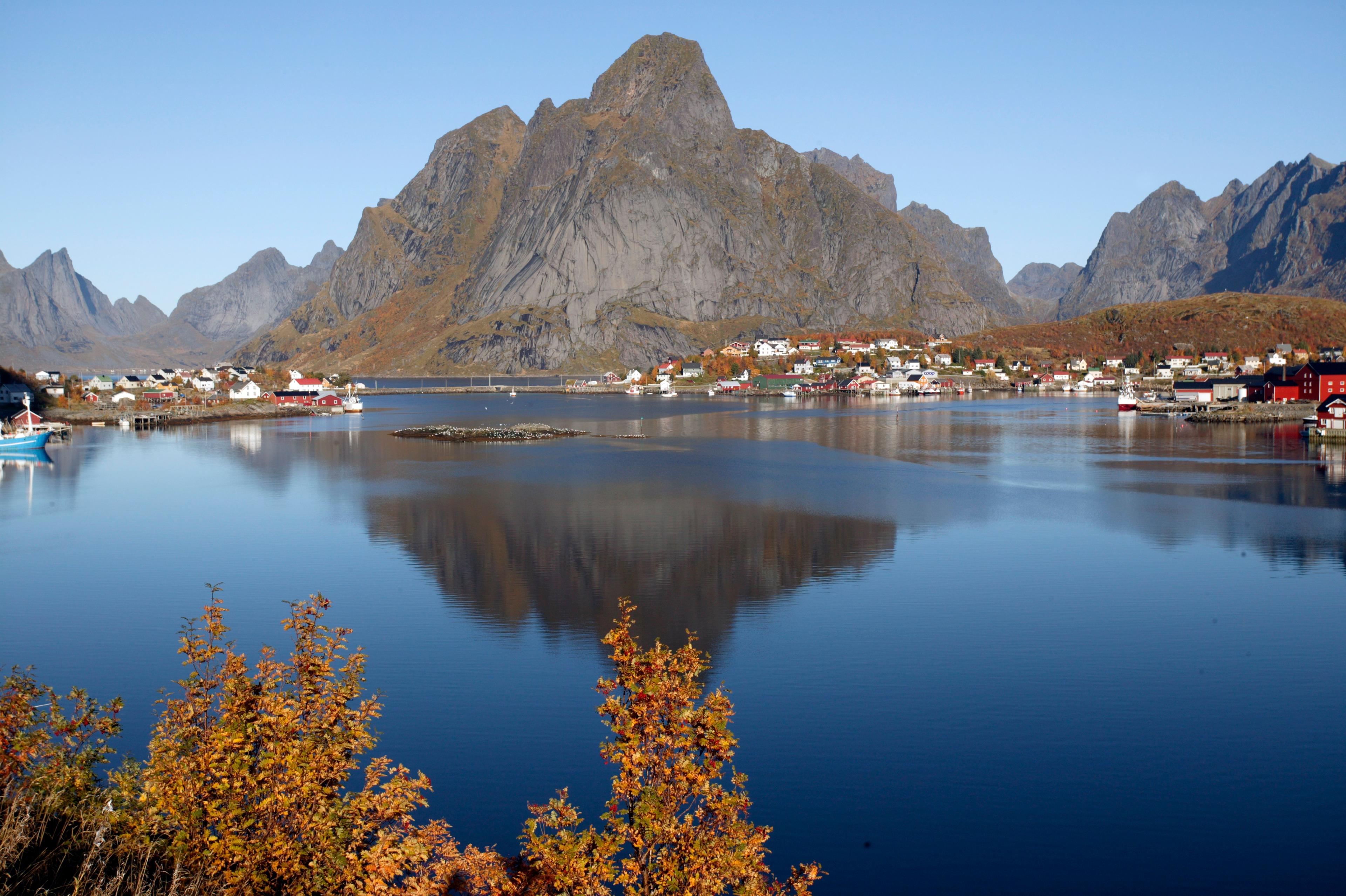 Reine fishing village in Lofoten in autumn colours.