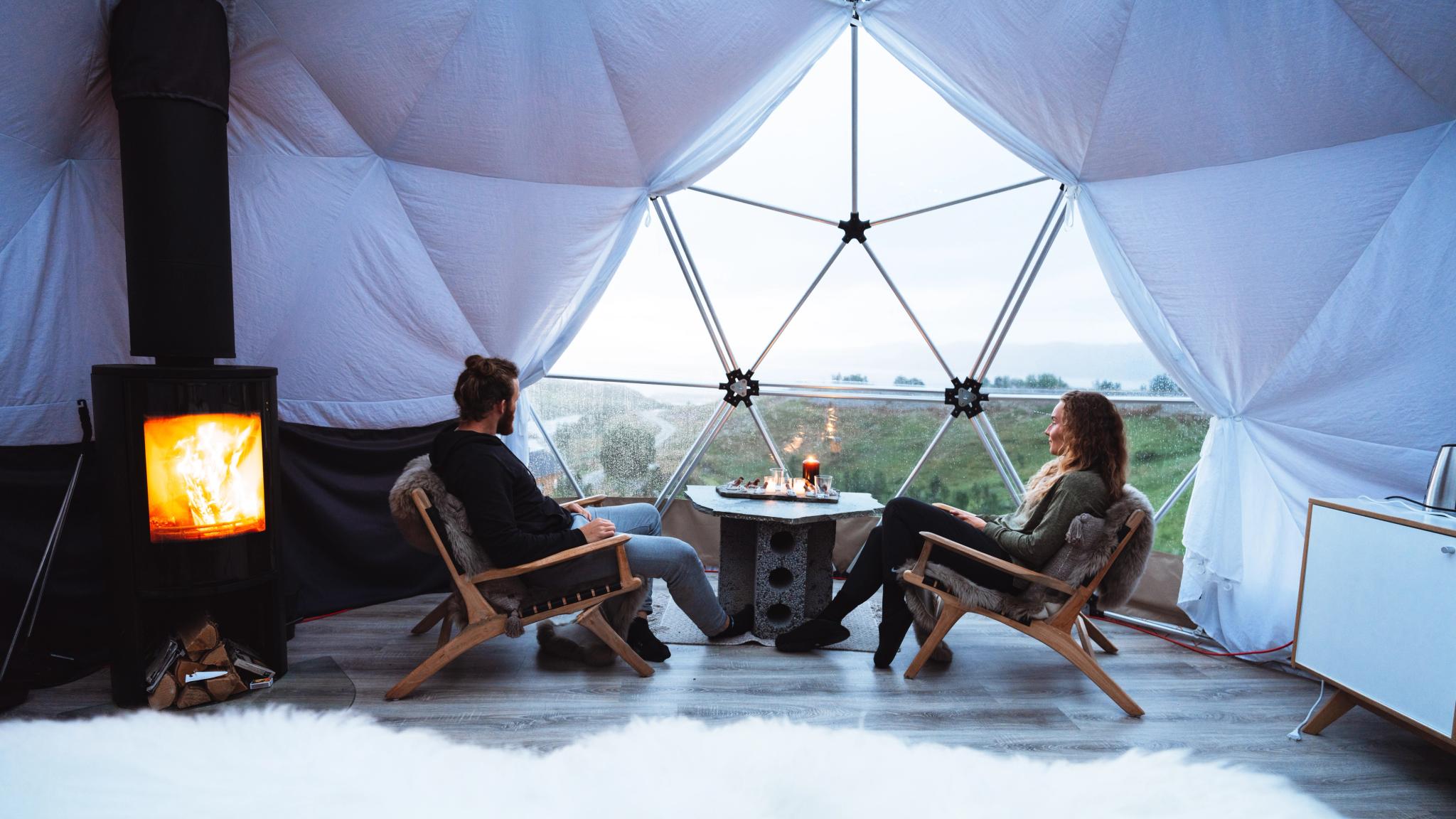 Two people glamping in Hammerfest