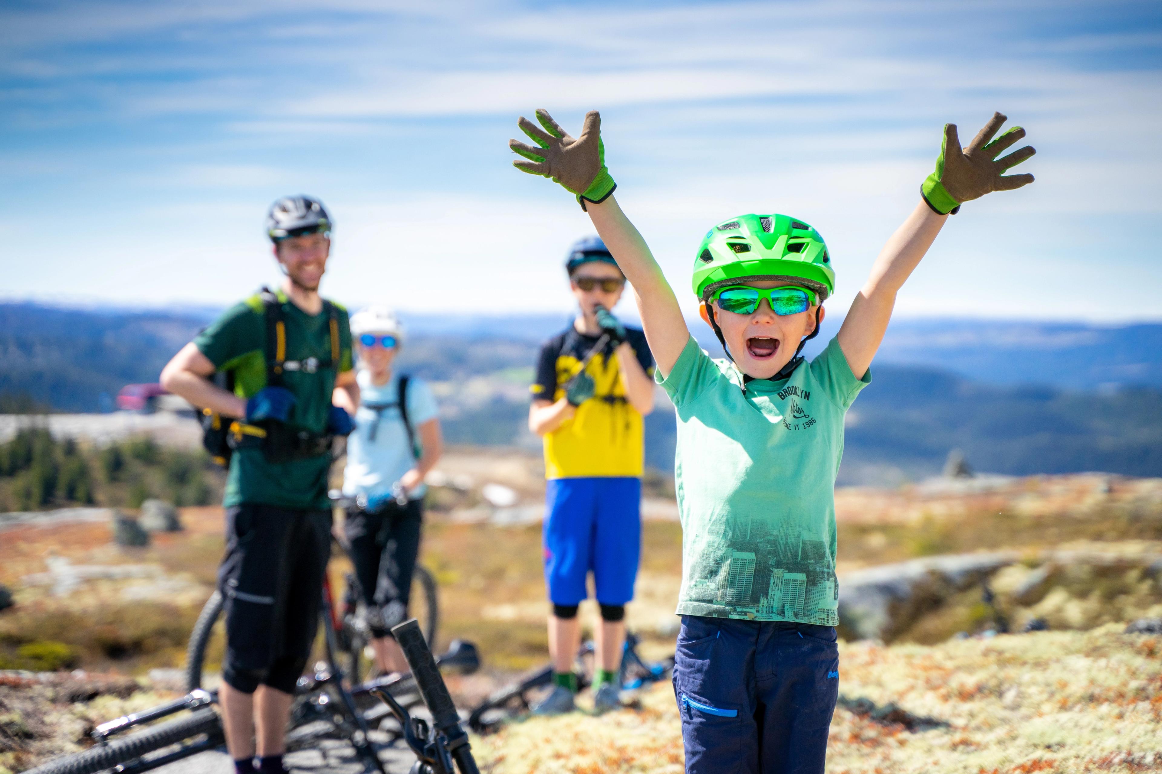 A family on a cycling trip to Hallingspranget, Eastern Norway.