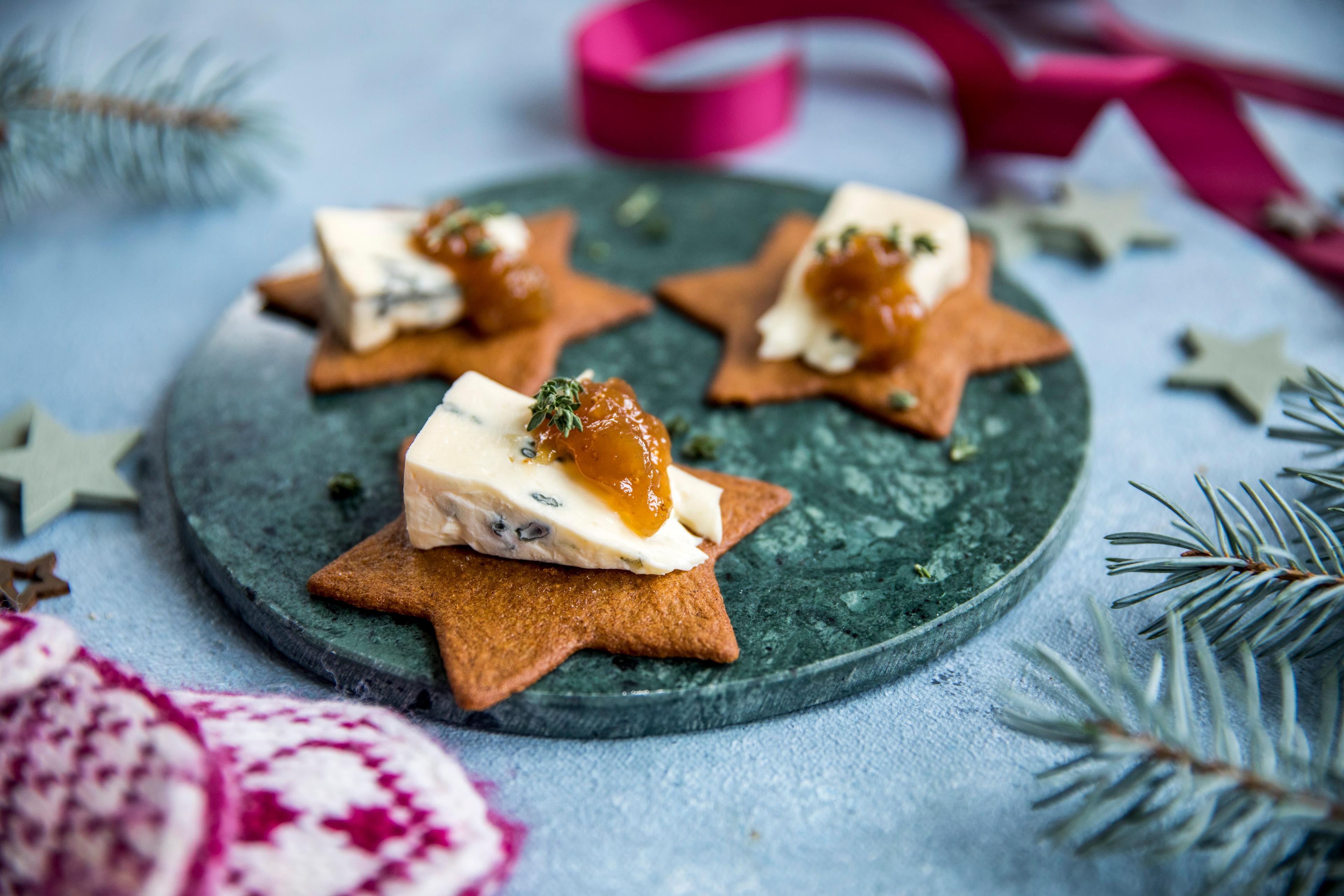 Gingerbread with blue cheese