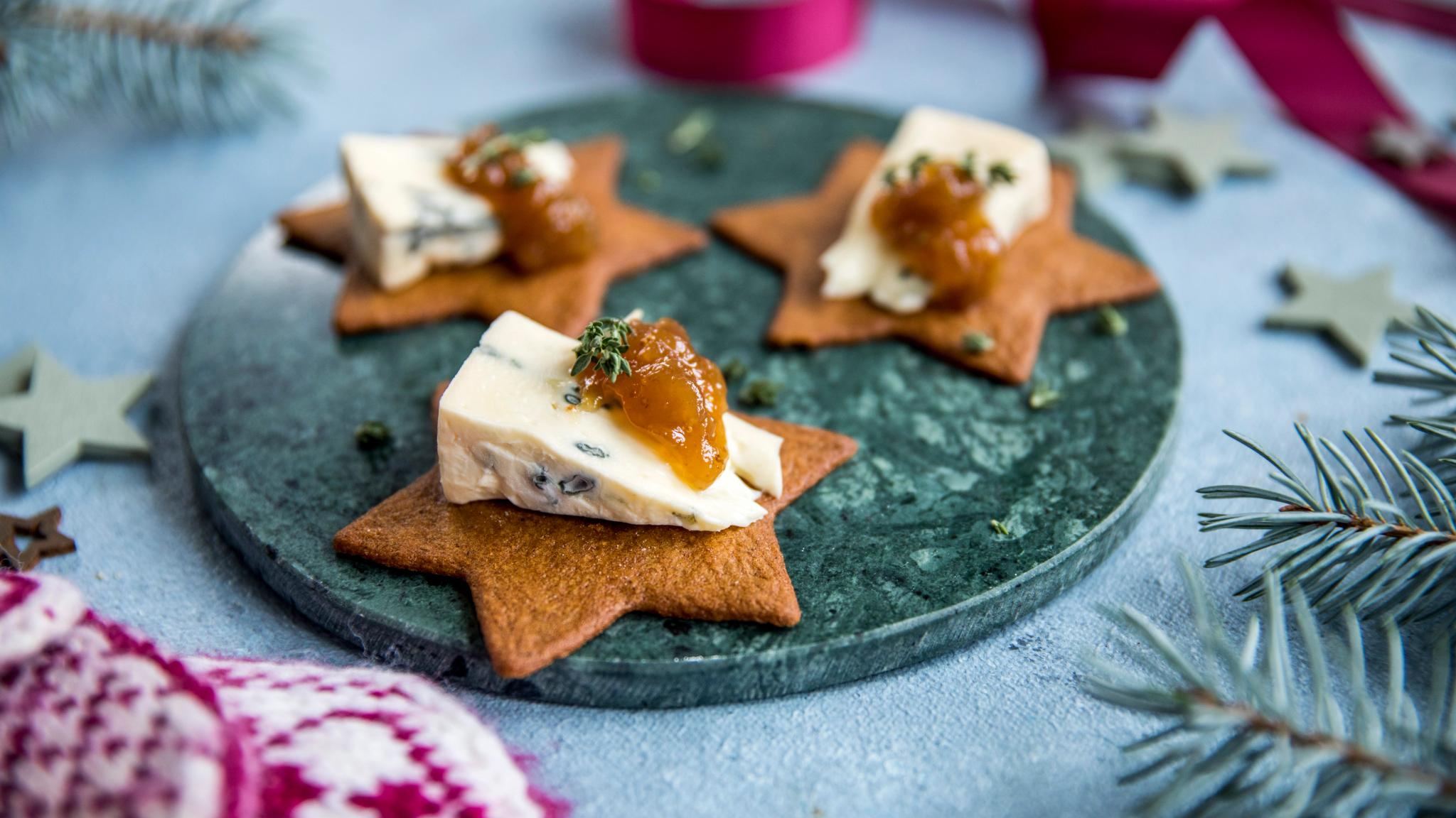 Gingerbread with blue cheese