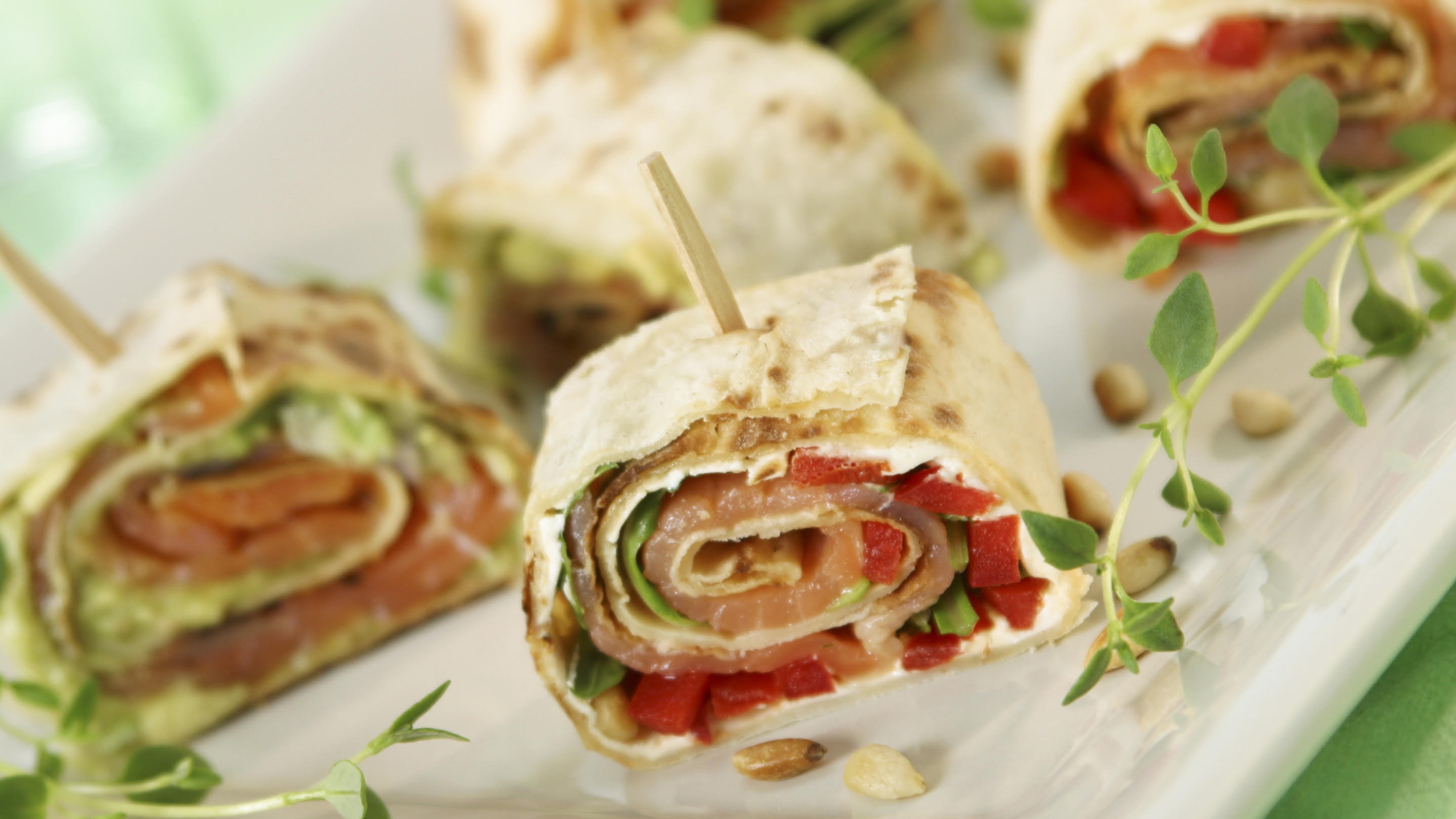 Lakserull med grønnsaker