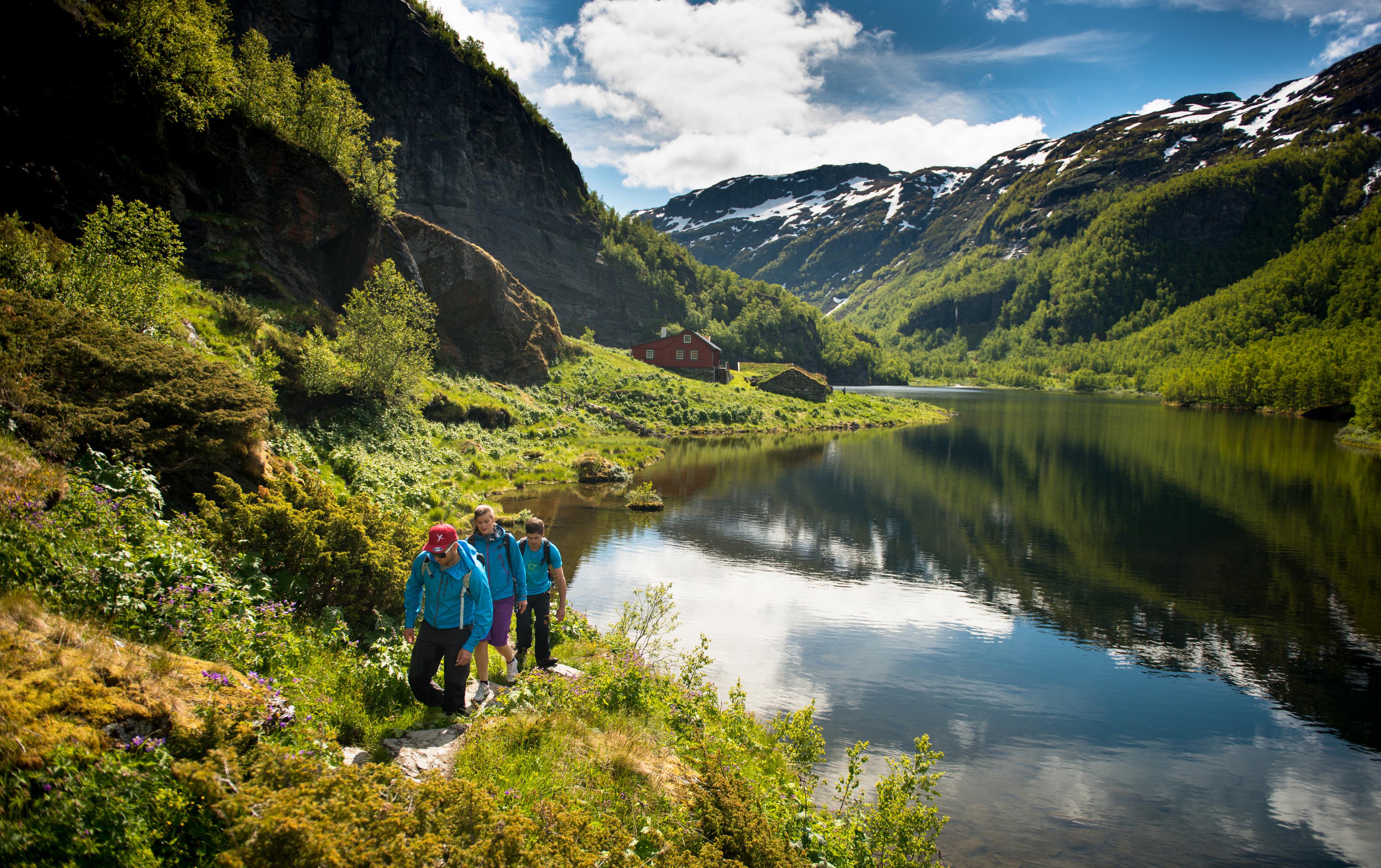 People hiking in the valley of Aurlandsdalen in Flåm