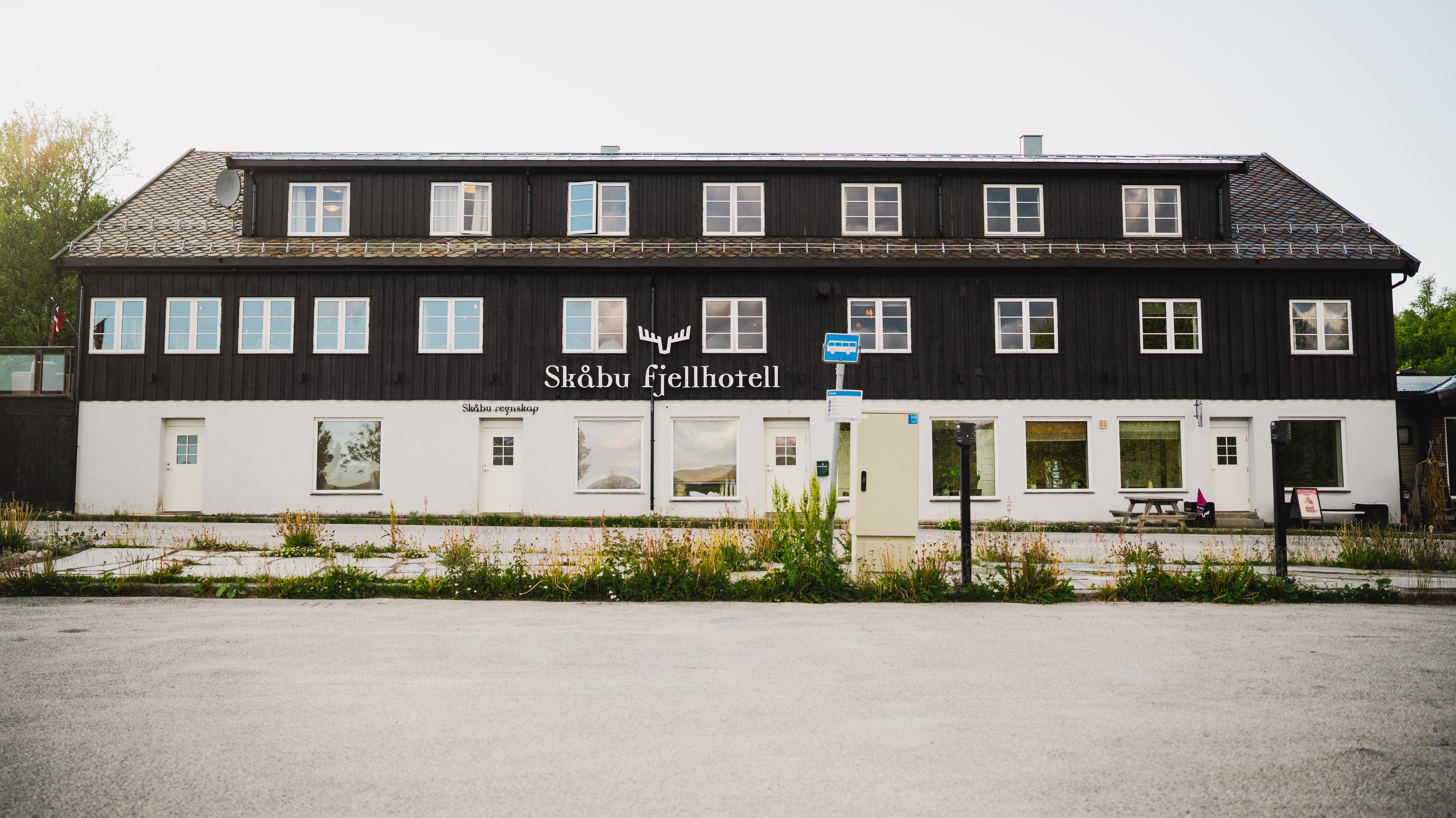 Meat and vegetables on a plate at Skåbu Fjellhotell