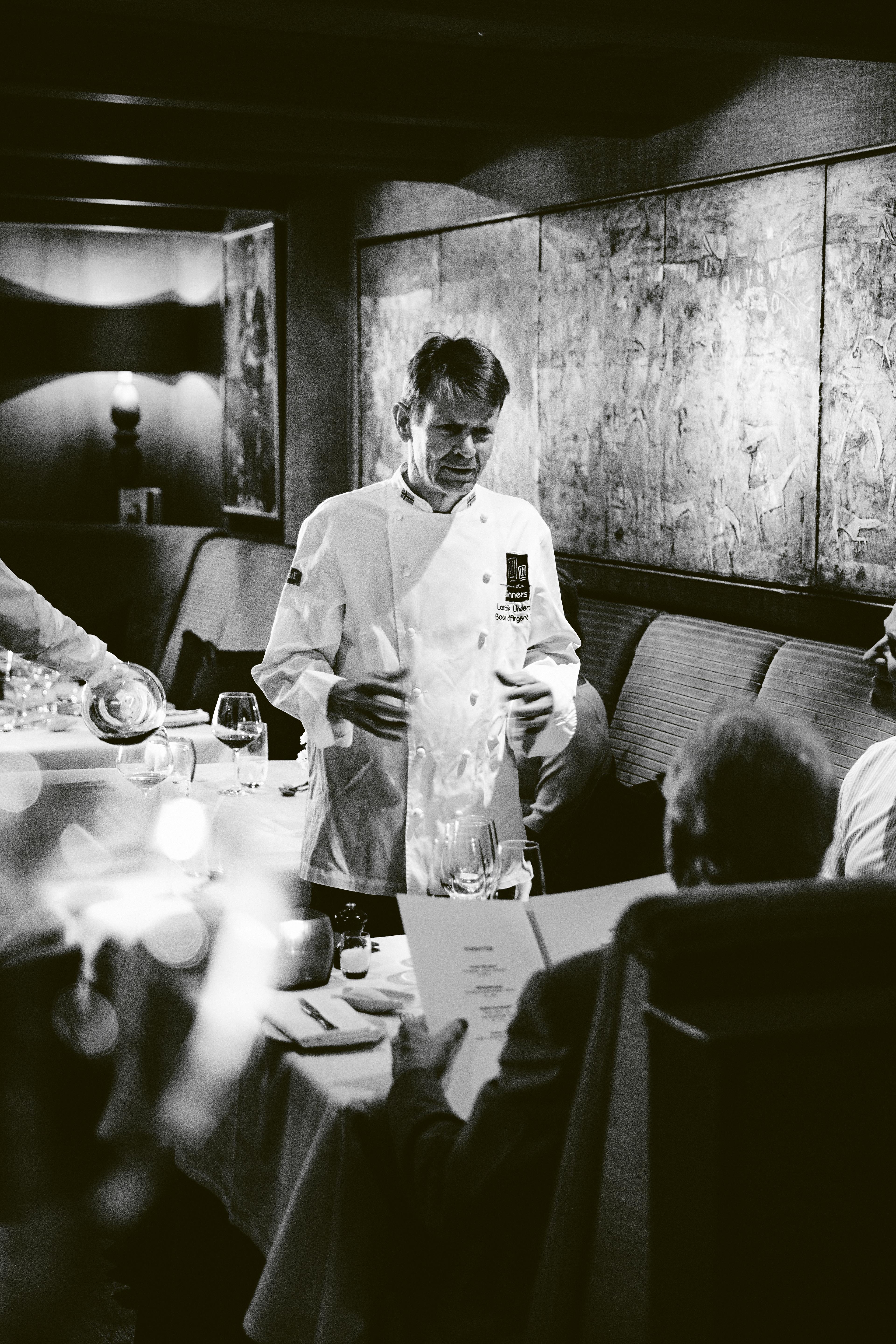 Chef Lars Erik Underthun standing in the restaurant Feinschmecker.