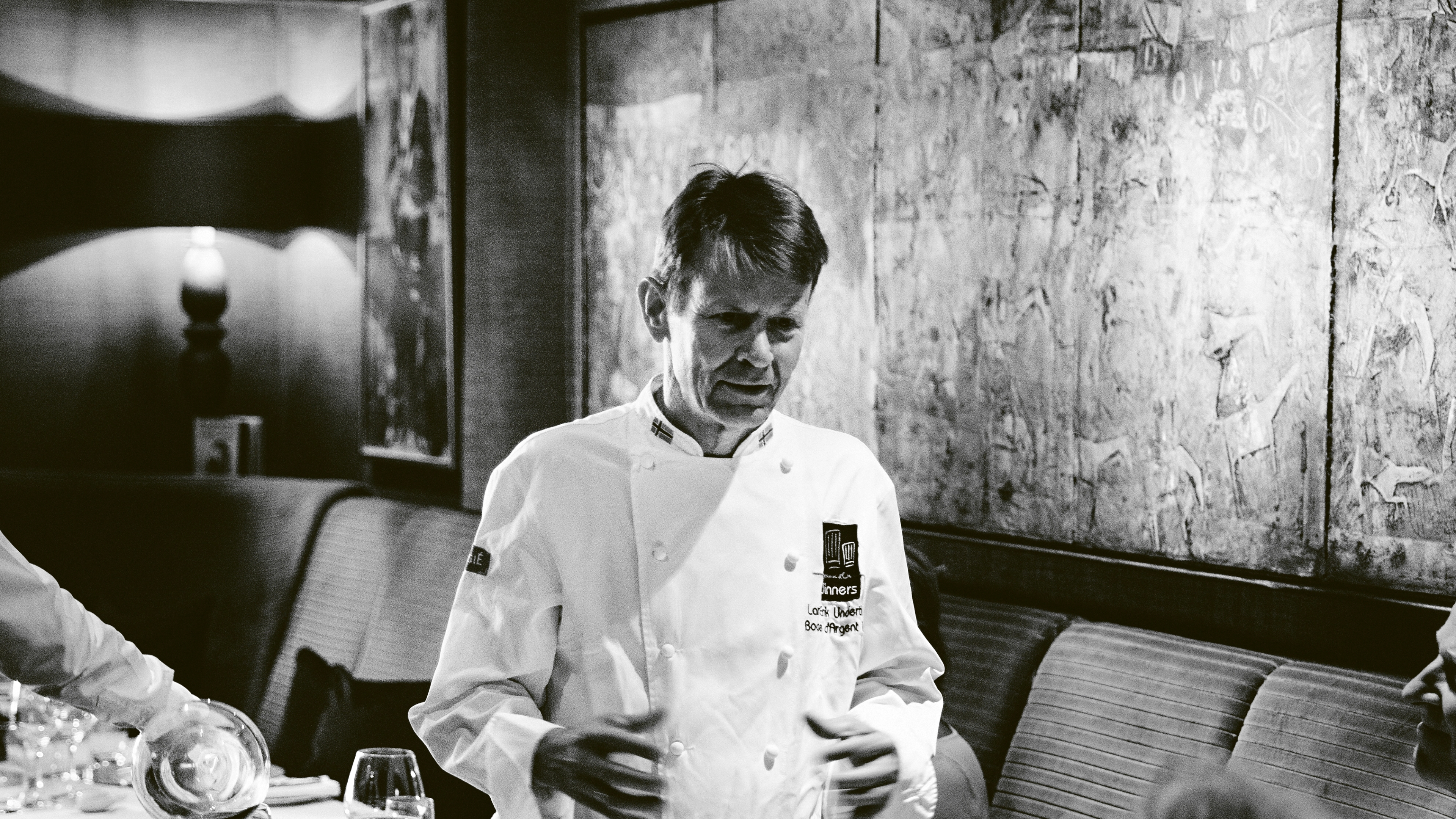 Chef Lars Erik Underthun standing in the restaurant Feinschmecker.