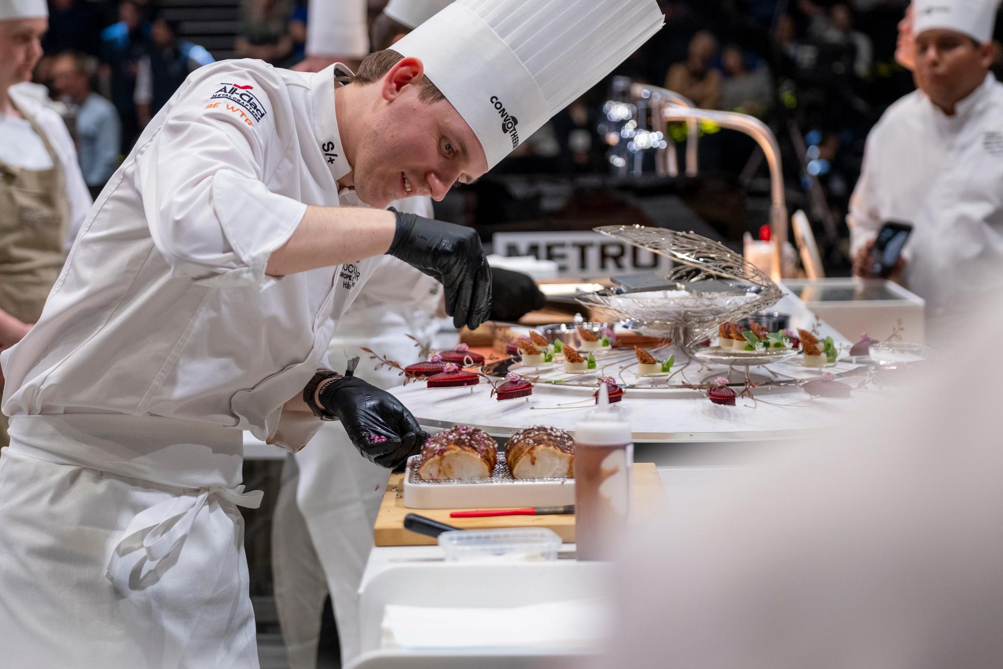 Chef Håvard Werkland creating a dish